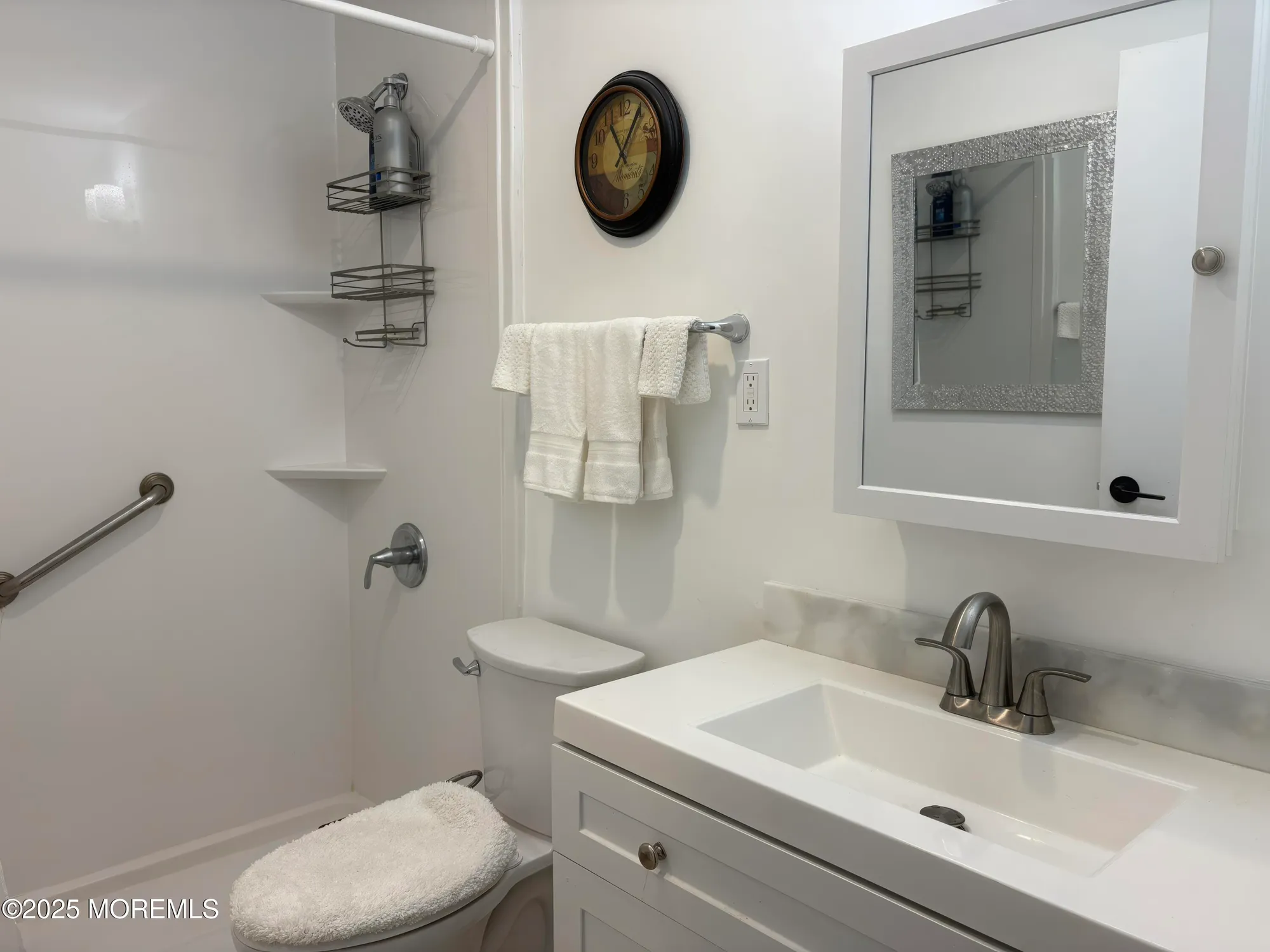 Property Slideshow image 18 of 38 | 434e portsmouth dr, Lakewood, NJ, 08701