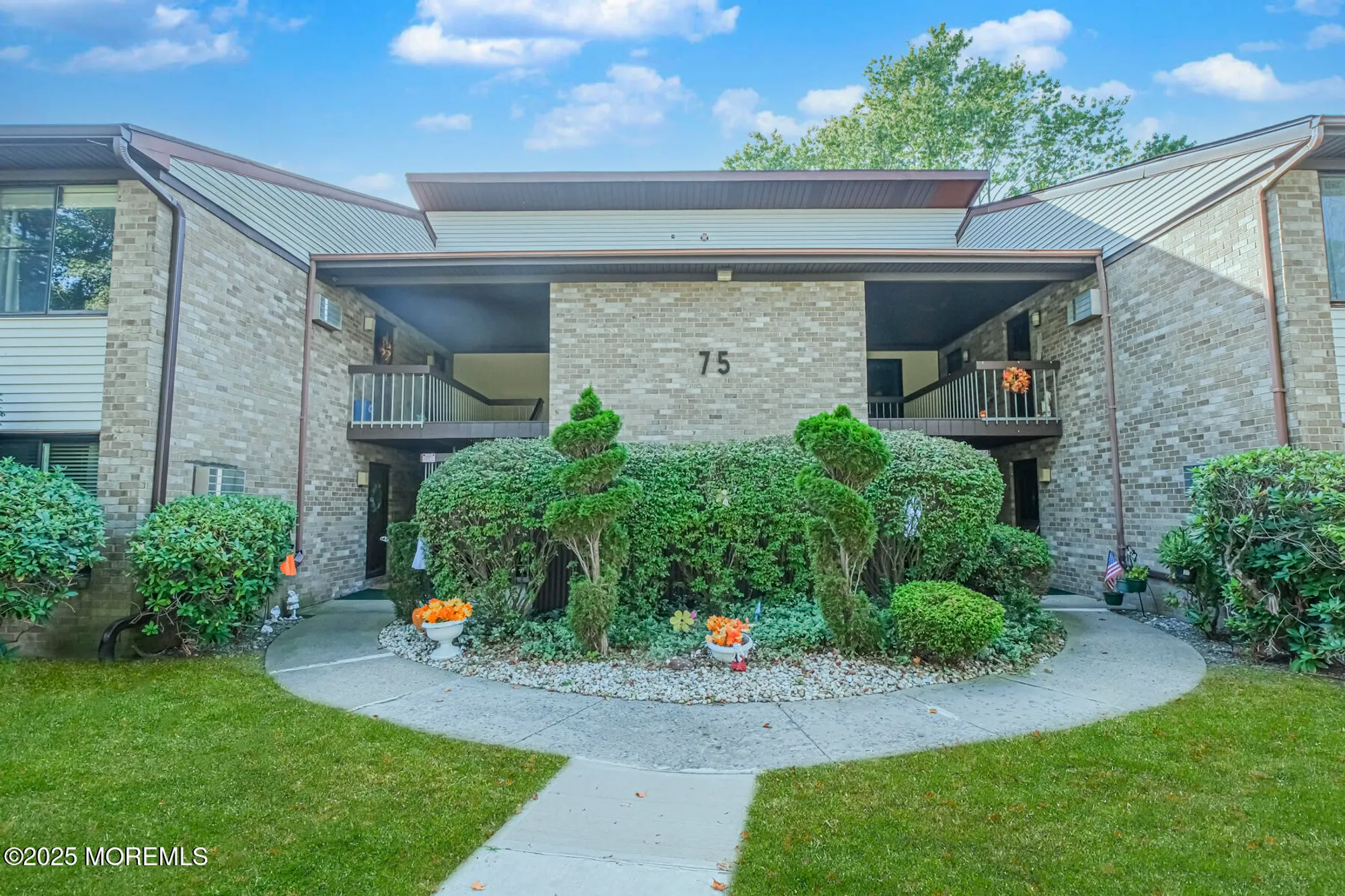 Property Slideshow image 2 of 24 | 75 overlook way k, Manalapan, NJ, 07726