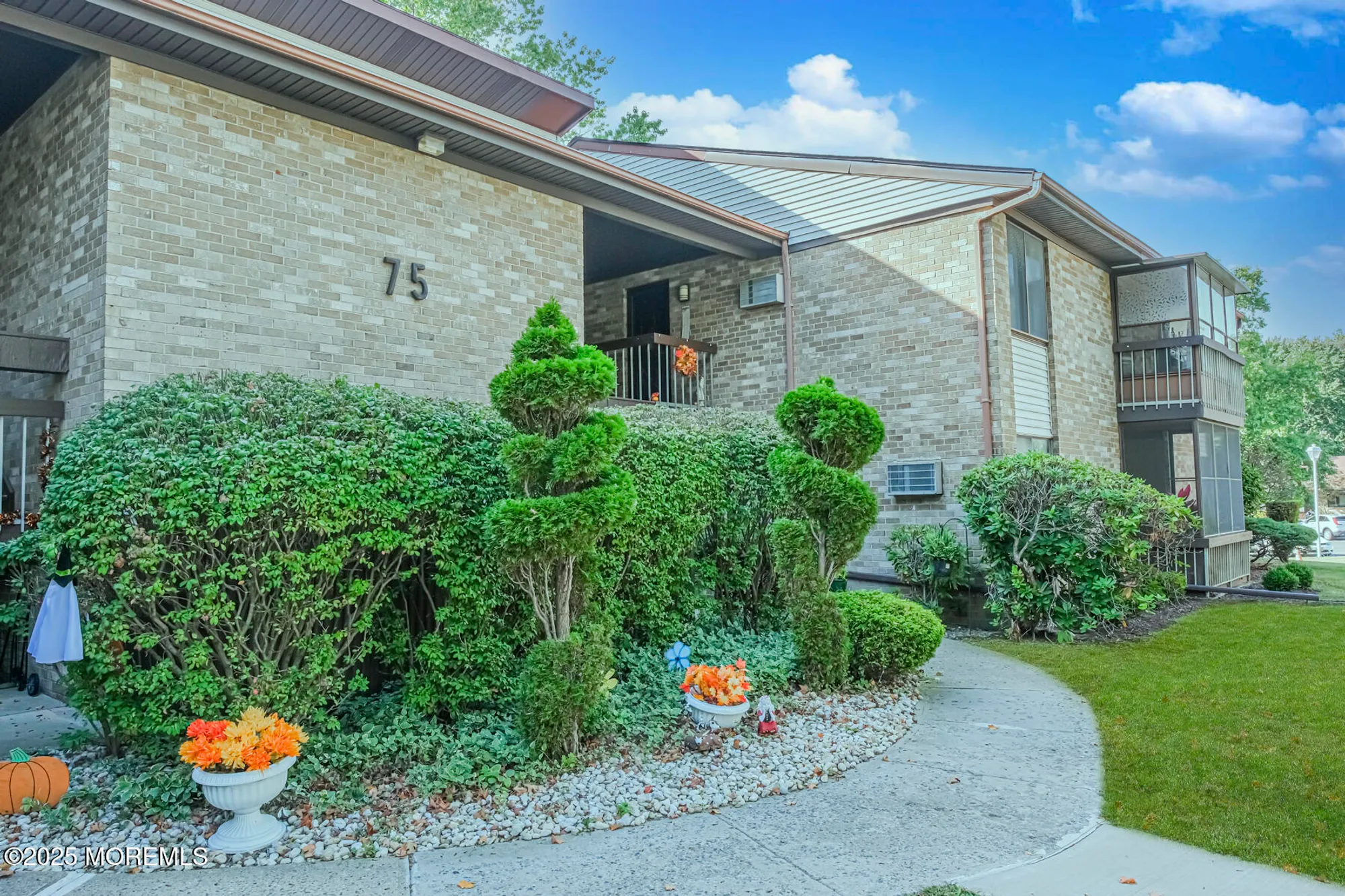 Property Slideshow image 1 of 24 | 75 overlook way k, Manalapan, NJ, 07726