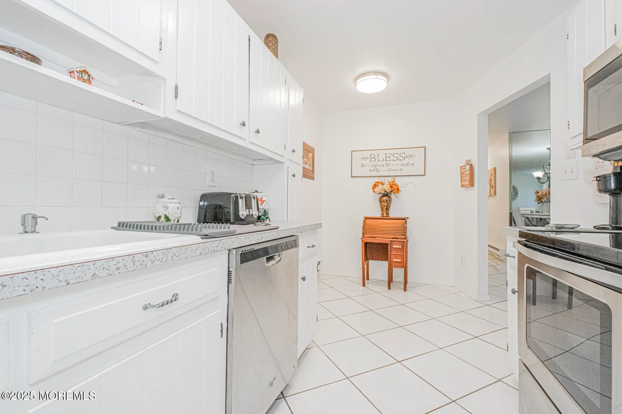 Property Slideshow image 6 of 24 | 75 overlook way k, Manalapan, NJ, 07726