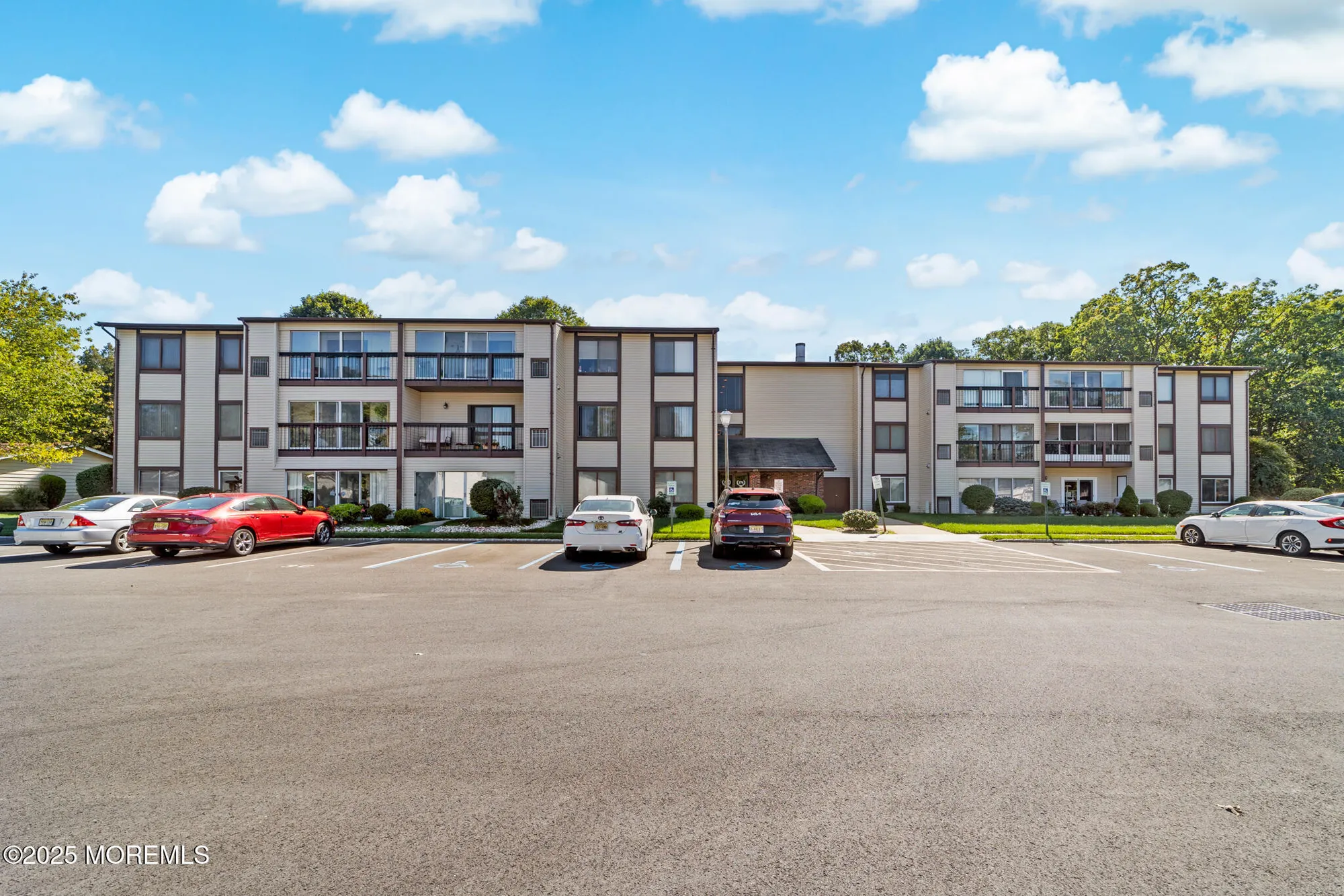 Property Slideshow image 5 of 25 | 278 crosse dr apt 3g, Monroe, NJ, 08831