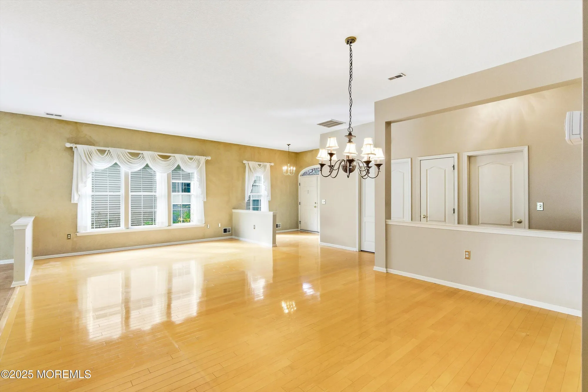 Property Slideshow image 5 of 60 | 16 greenways ln, Lakewood, NJ, 08701