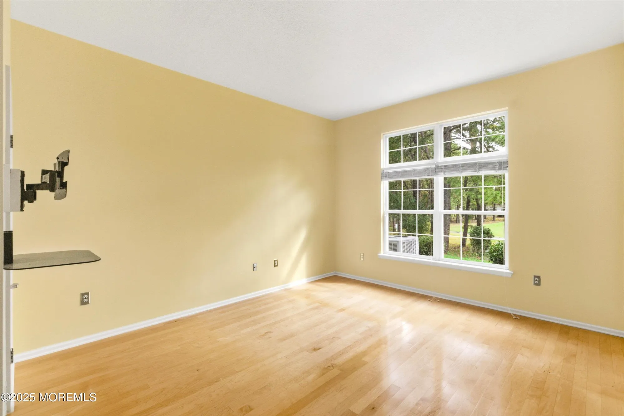 Property Slideshow image 15 of 60 | 16 greenways ln, Lakewood, NJ, 08701