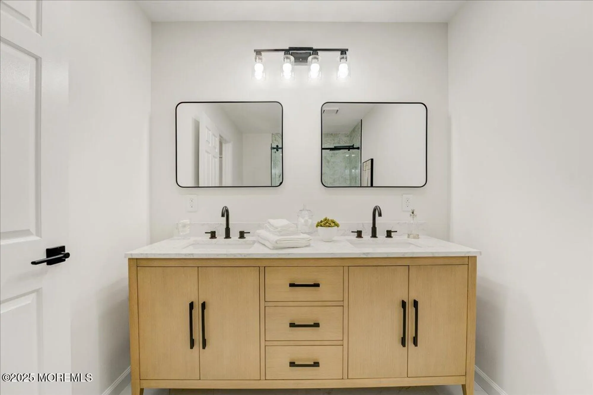 Property Slideshow image 23 of 30 | 26 lansdale dr, Marlboro, NJ, 07746