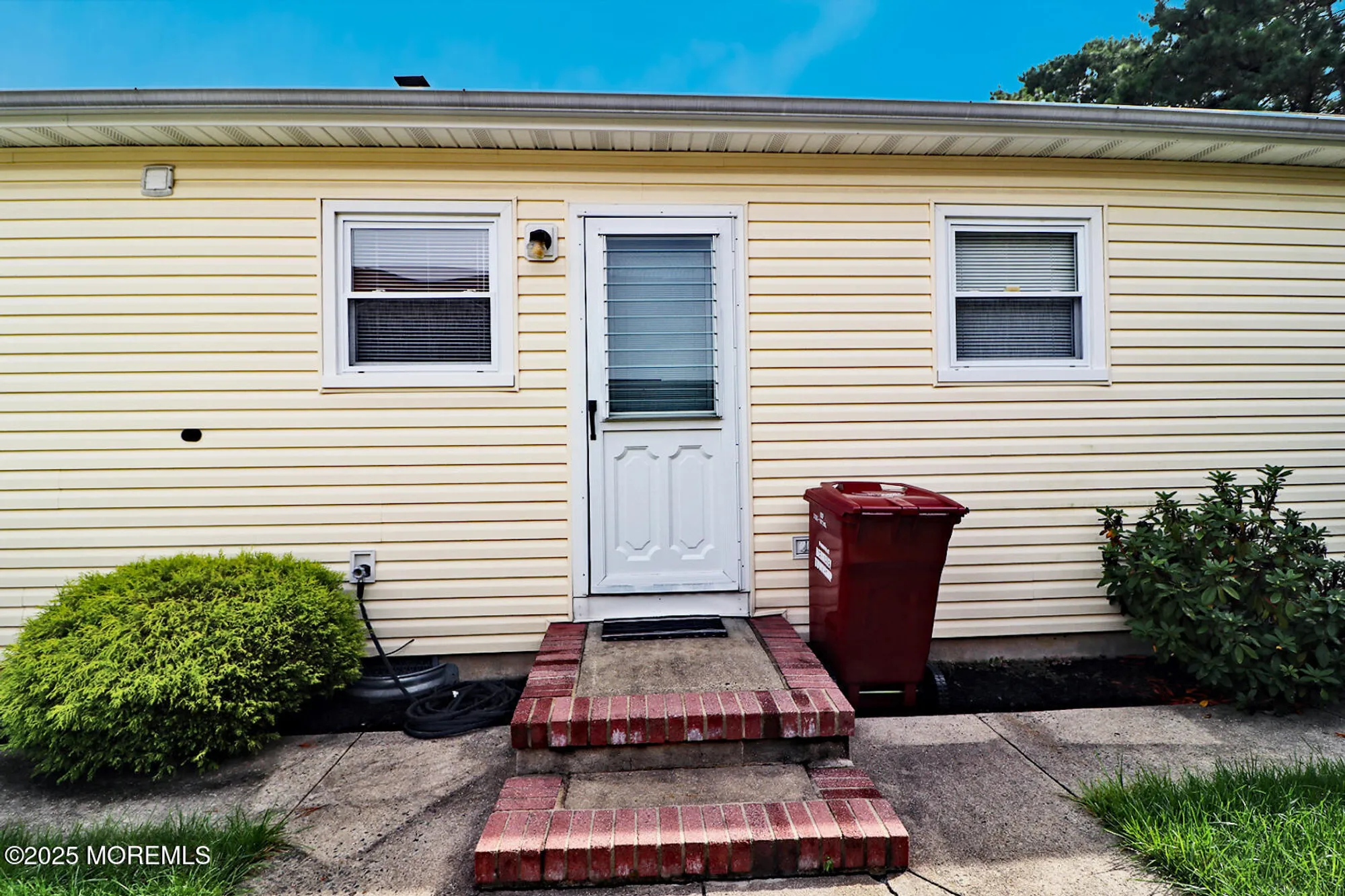 Property Slideshow image 9 of 33 | 73 chesterfield ln, Toms River, NJ, 08757