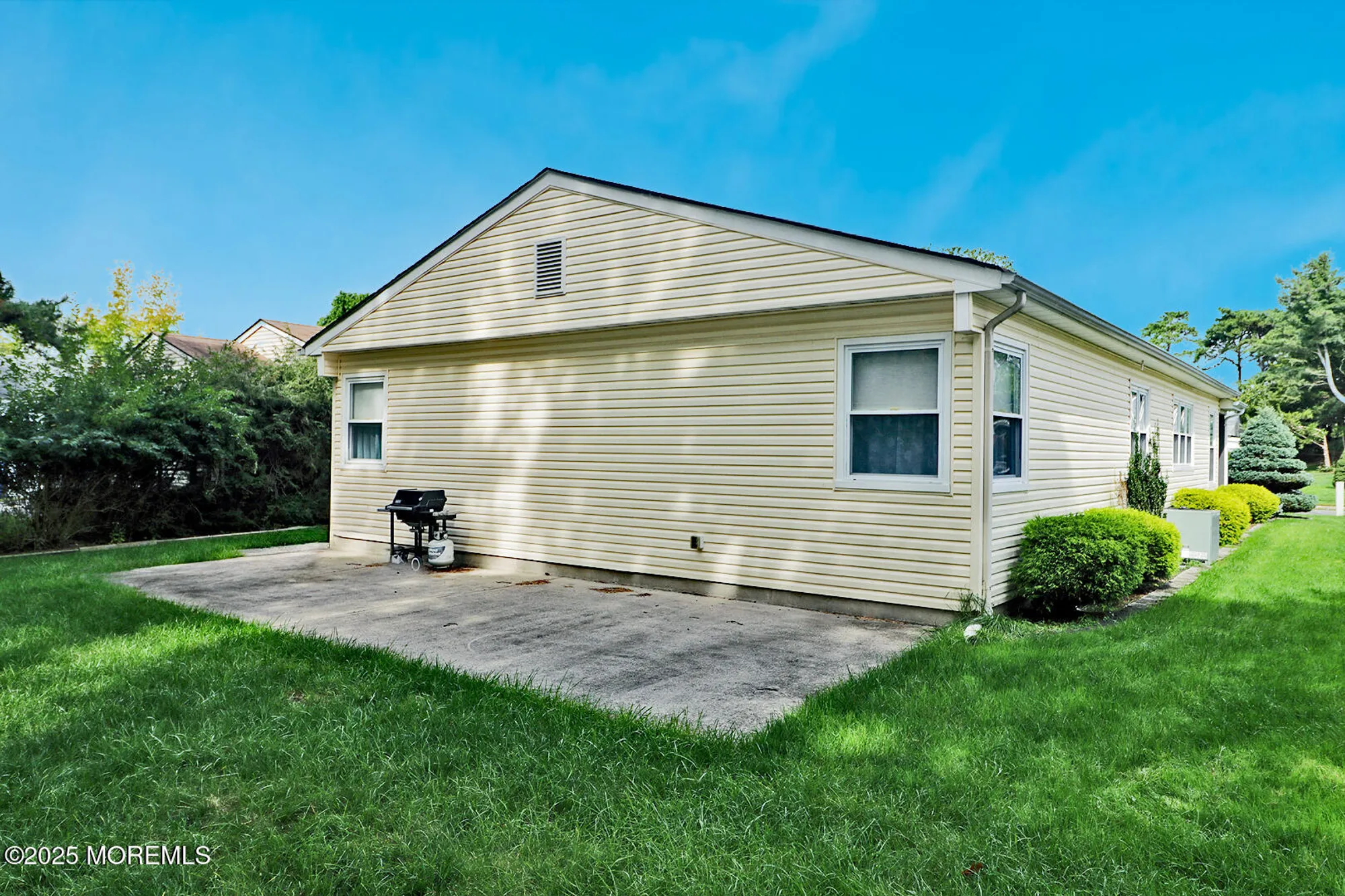 Property Slideshow image 5 of 33 | 73 chesterfield ln, Toms River, NJ, 08757