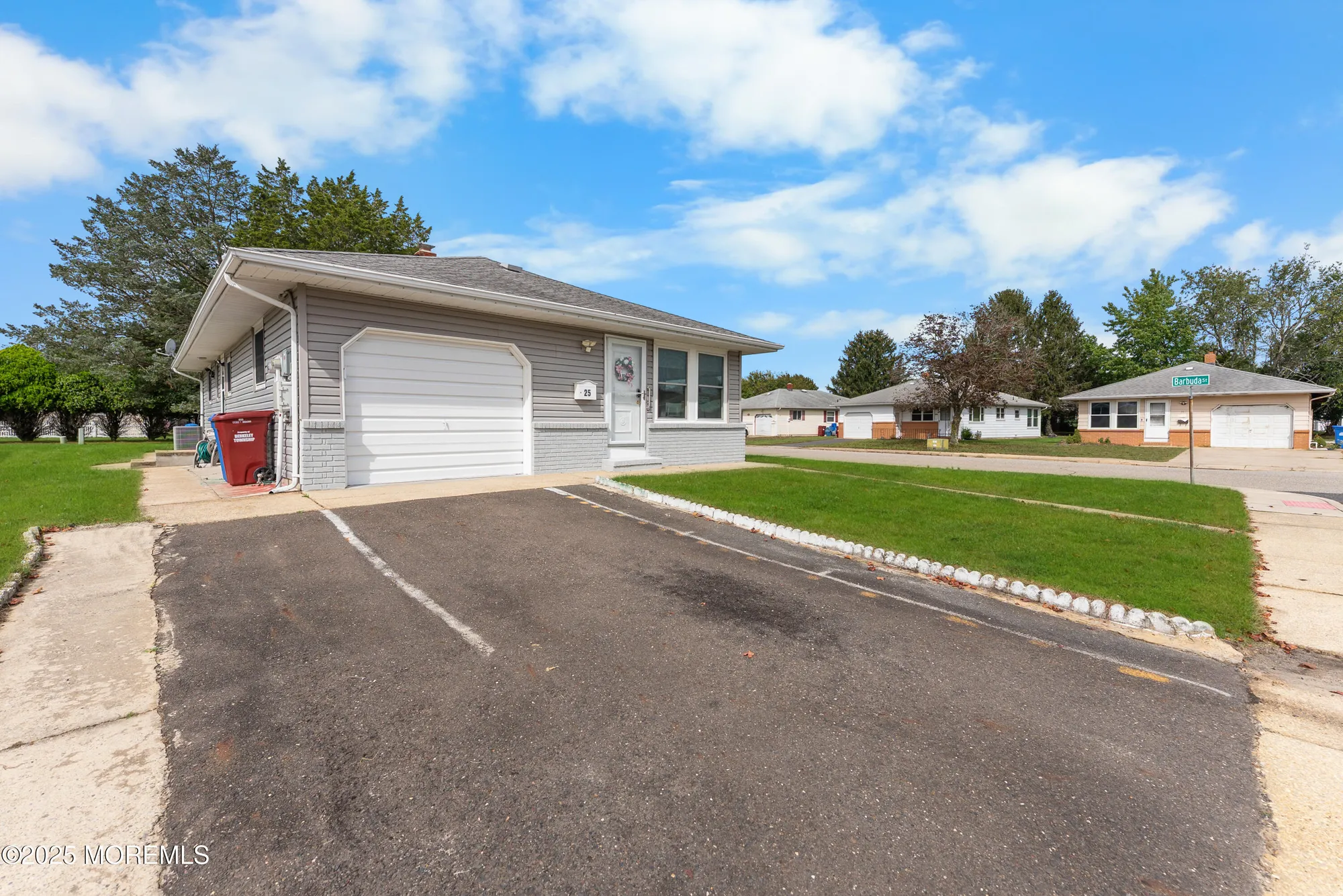 Property Slideshow image 4 of 27 | 25 saint martin pl, Toms River, NJ, 08757