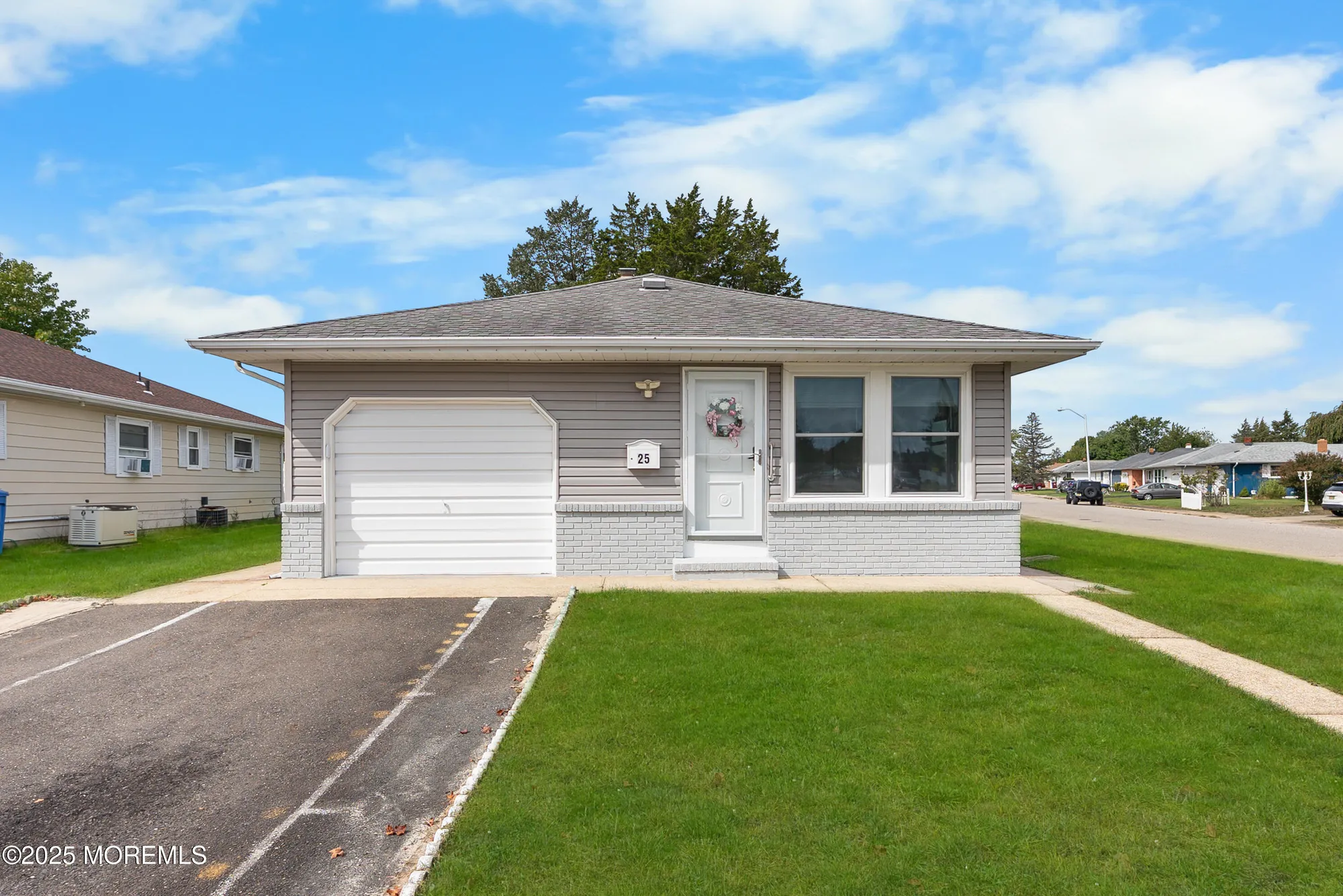 Property Slideshow image 2 of 27 | 25 saint martin pl, Toms River, NJ, 08757