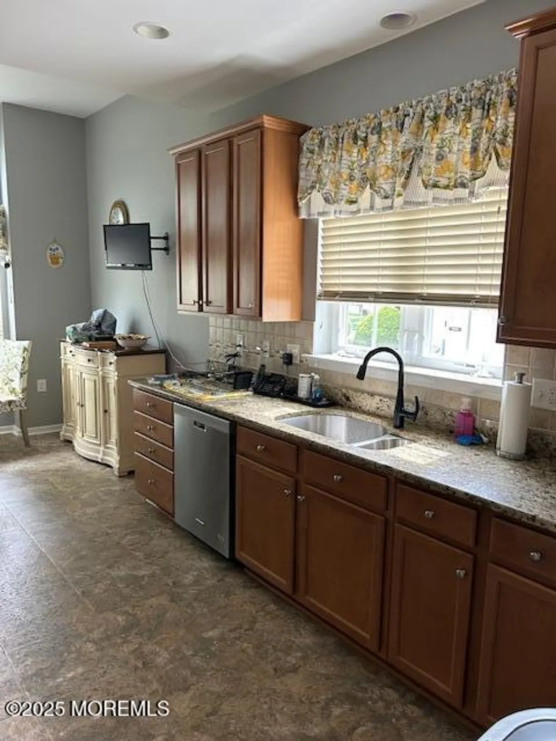 Property Slideshow image 11 of 18 | 35 timber hill dr, Monroe, NJ, 08831