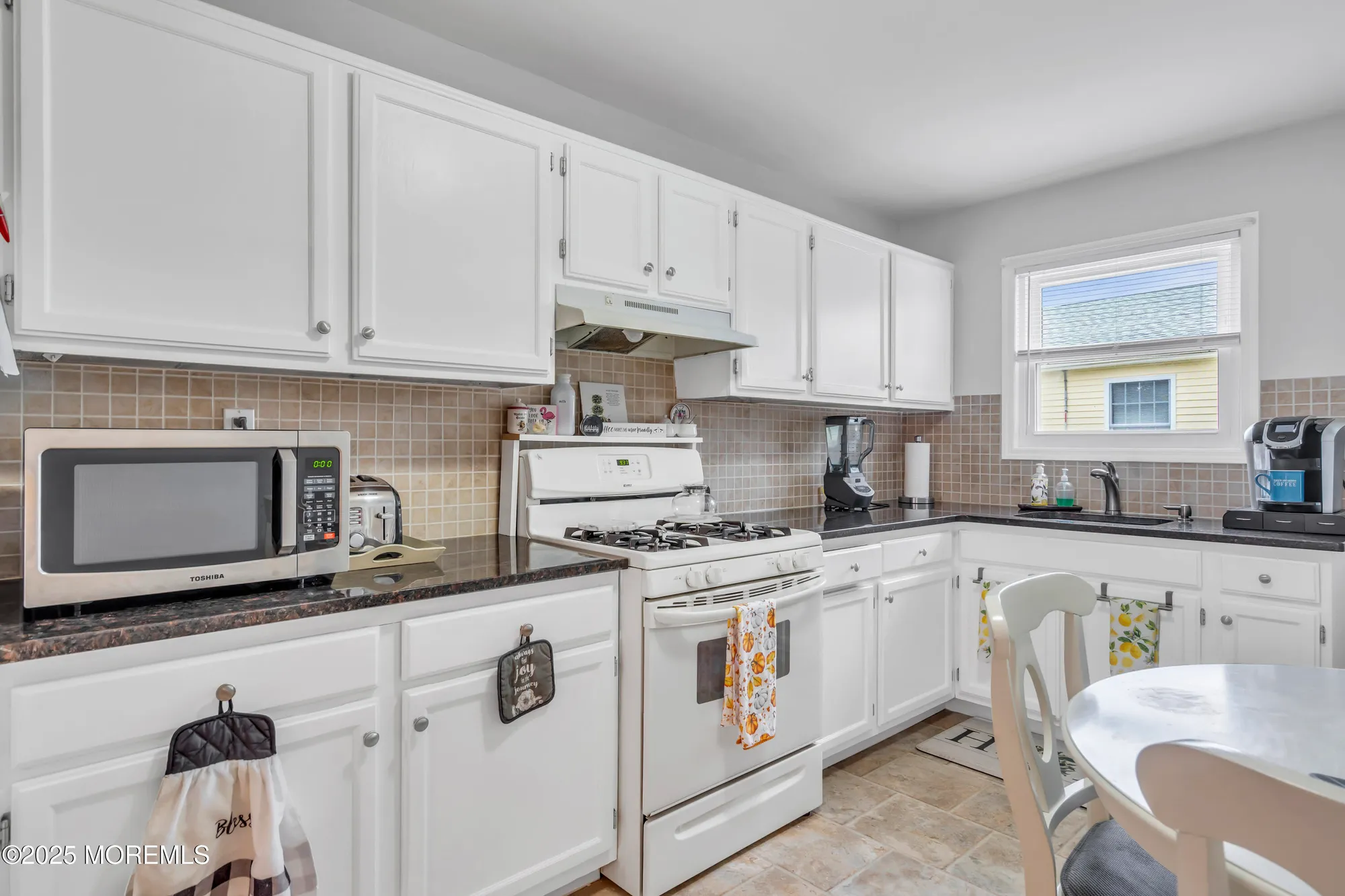 Property Slideshow image 12 of 25 | 9 morongo ct, Toms River, NJ, 08757