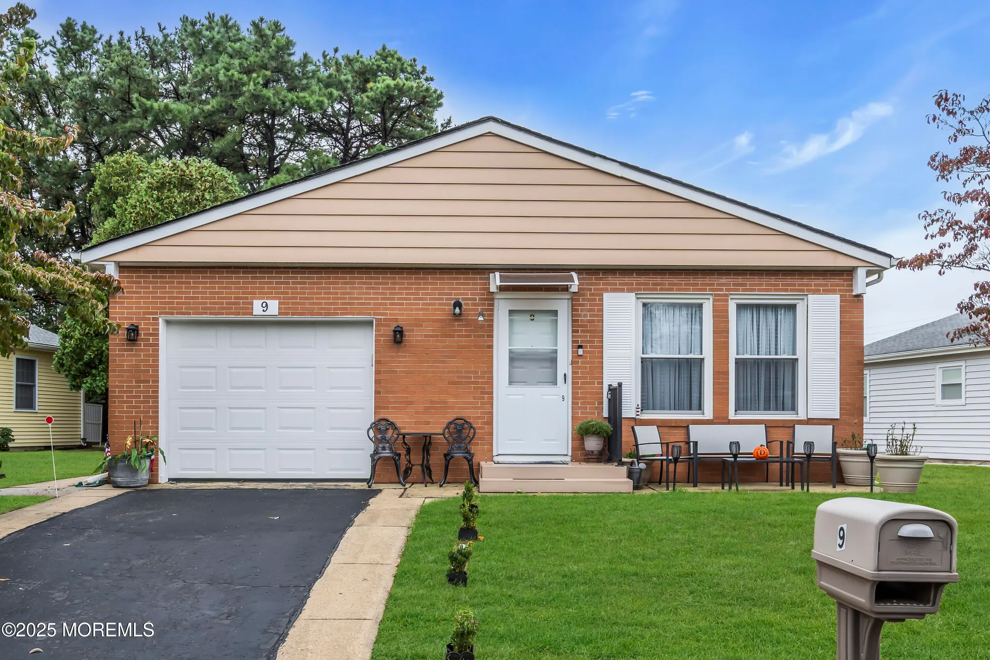 Property Slideshow image 4 of 25 | 9 morongo ct, Toms River, NJ, 08757