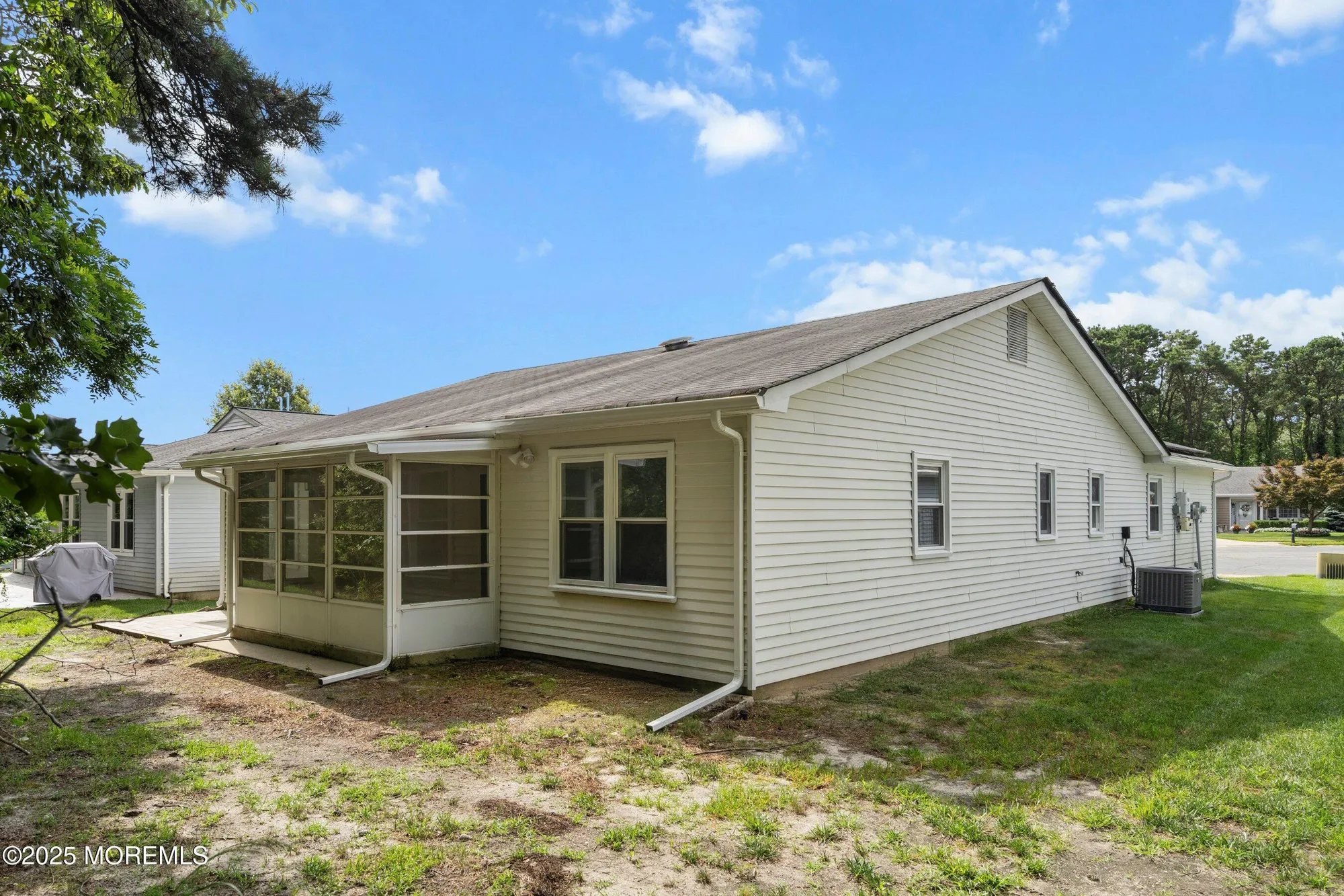 Property Slideshow image 31 of 48 | 97 yorkwood dr, Brick, NJ, 08723