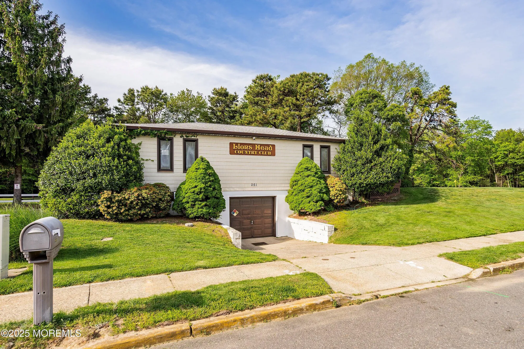 Property Slideshow image 46 of 48 | 97 yorkwood dr, Brick, NJ, 08723