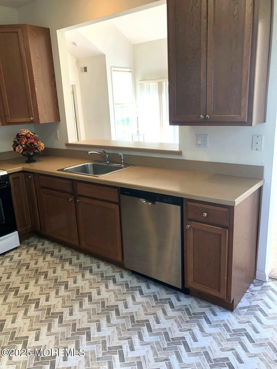 Property Slideshow image 22 of 32 | 211 bradwick way, Marlboro, NJ, 07746