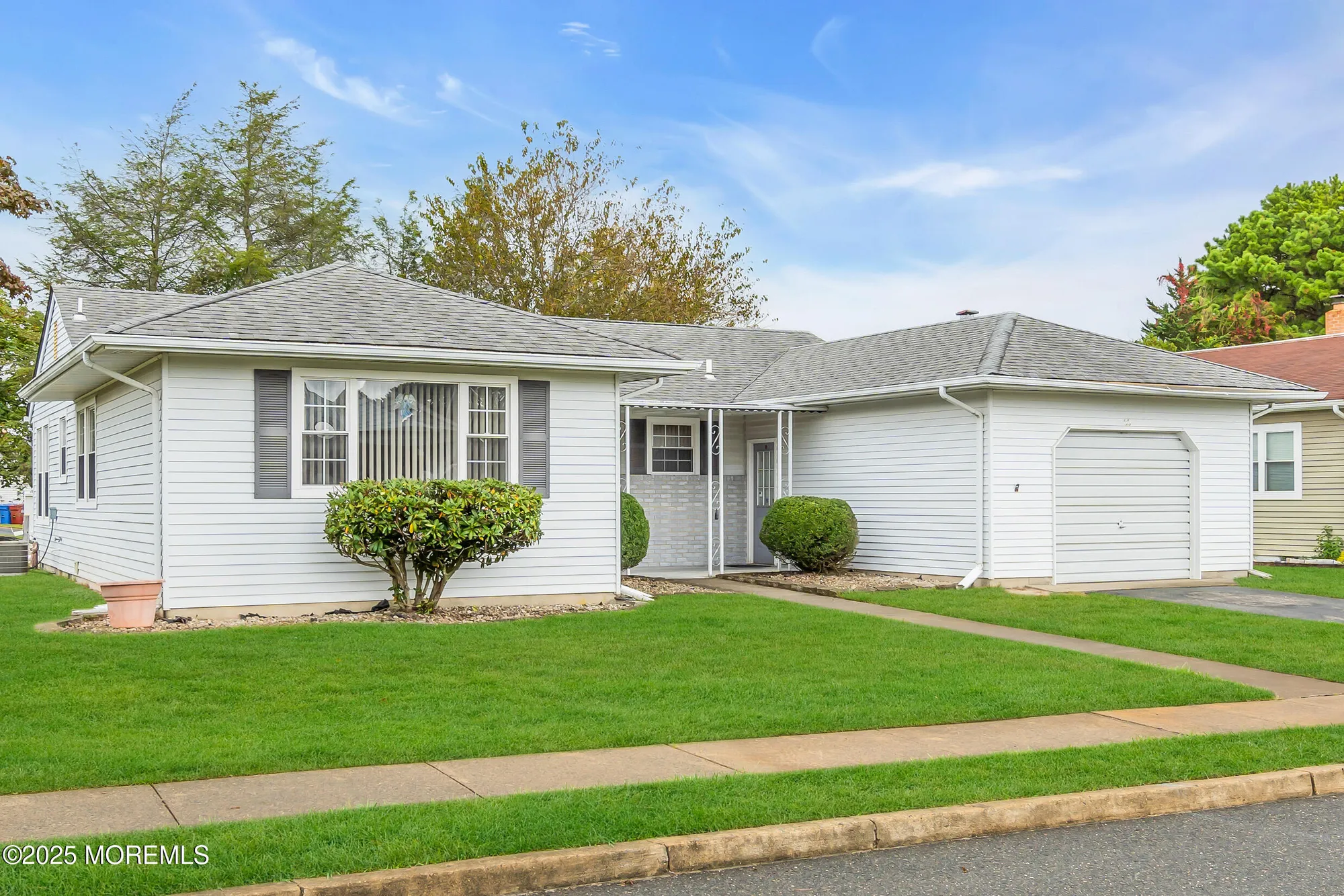 Property Slideshow image 4 of 33 | 60 woodstock dr, Toms River, NJ, 08757