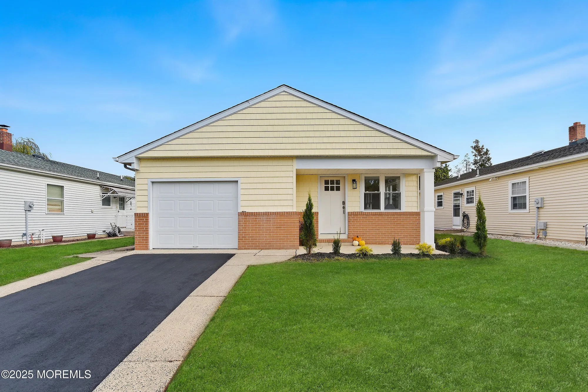 Property Slideshow image 1 of 37 | 18 banning ct, Toms River, NJ, 08757