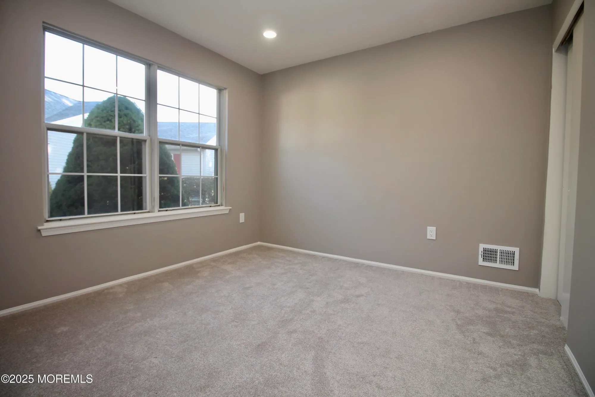 Property Slideshow image 17 of 32 | 32 carnaby close, Freehold, NJ, 07728