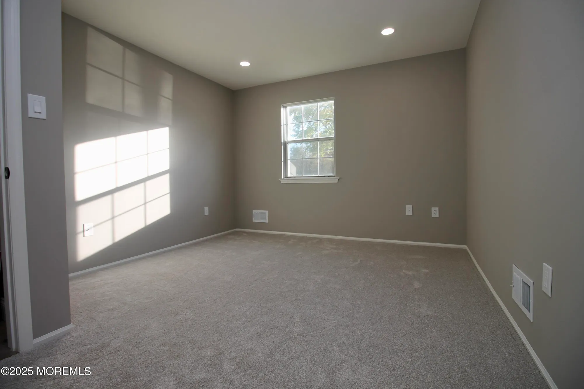 Property Slideshow image 24 of 32 | 32 carnaby close, Freehold, NJ, 07728