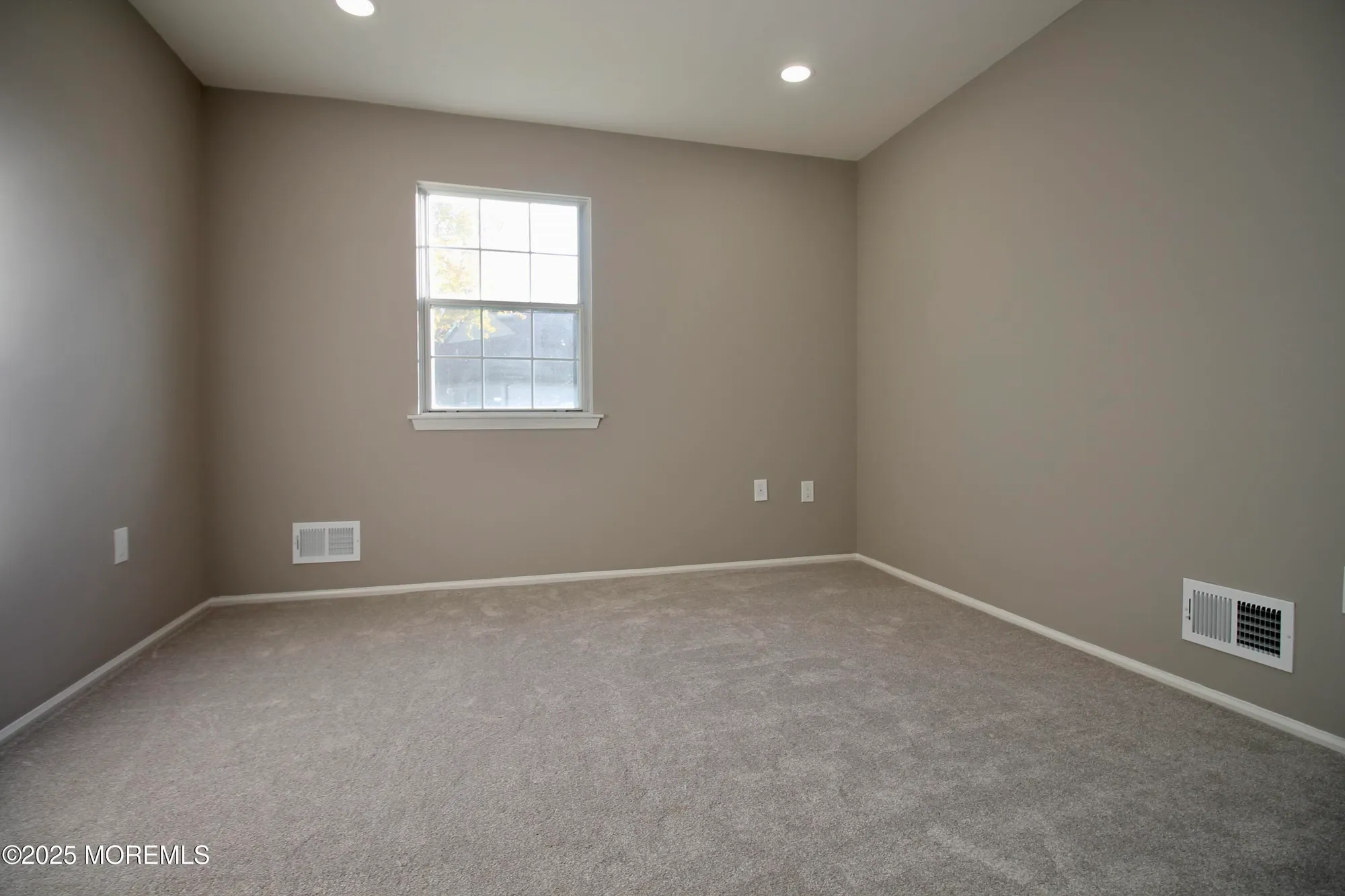 Property Slideshow image 22 of 32 | 32 carnaby close, Freehold, NJ, 07728