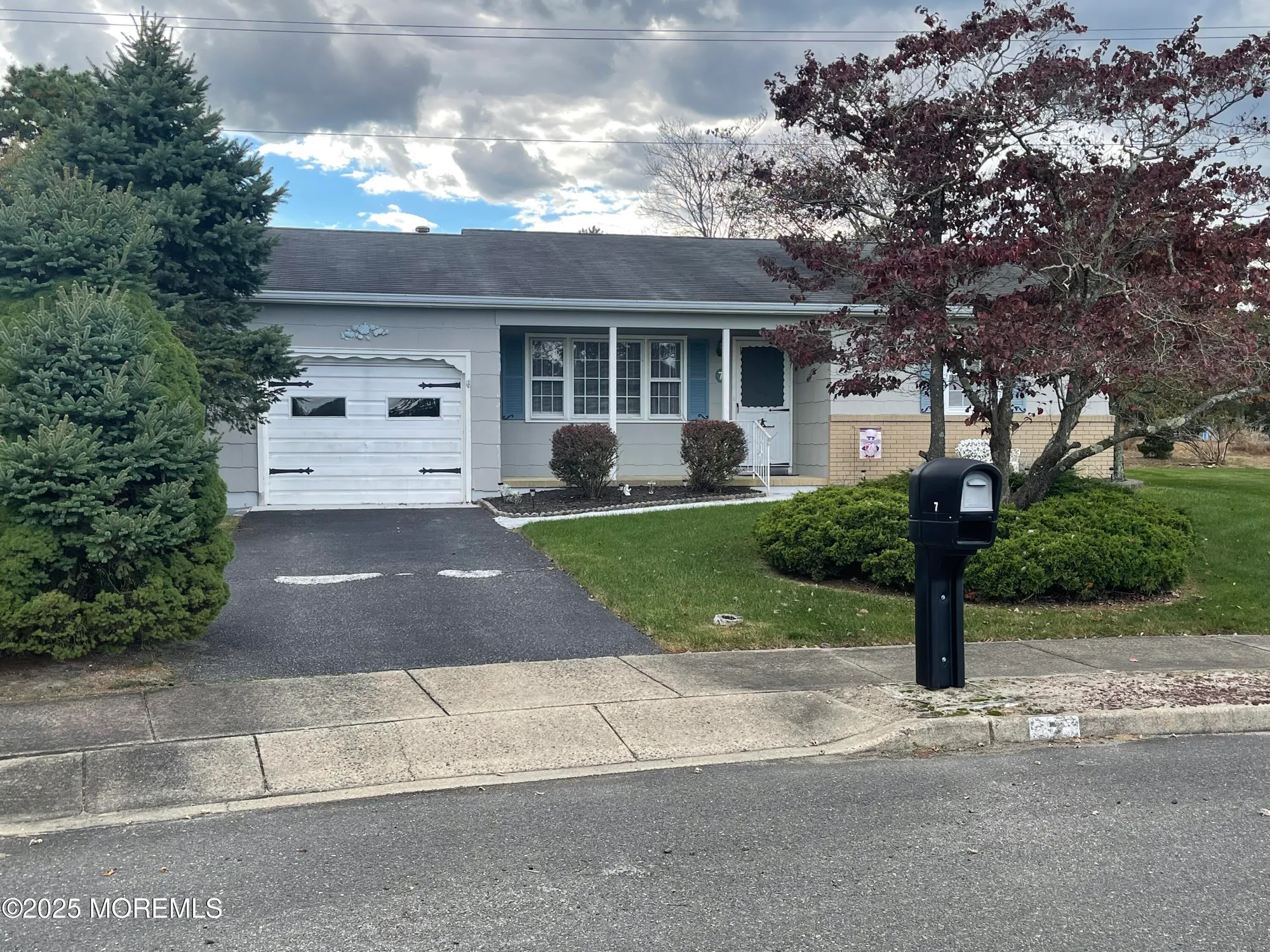 Property Slideshow image 2 of 24 | 7 whitmore ct, Toms River, NJ, 08757