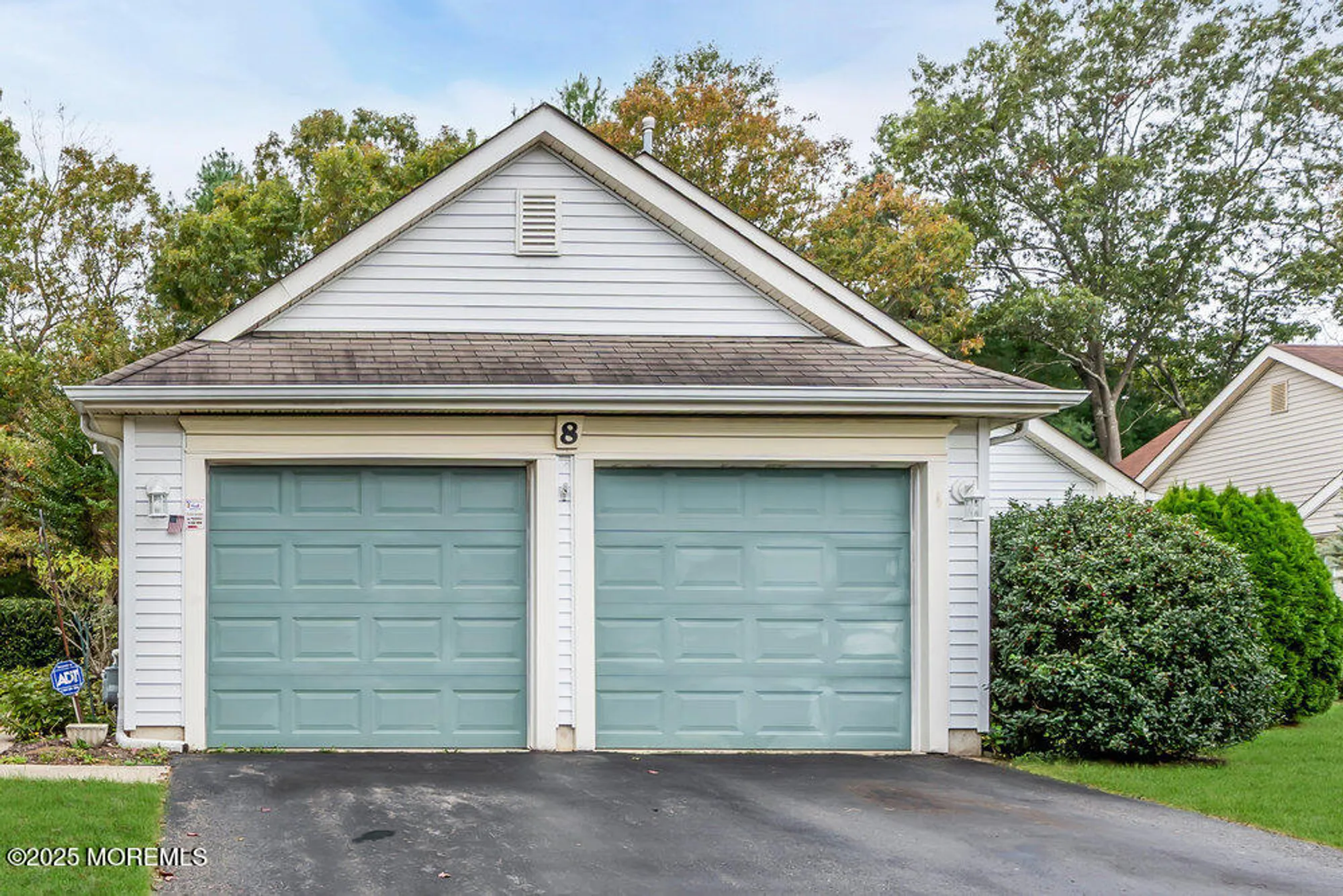 Property Slideshow image 2 of 27 | 8 schoolhouse ln, Lakewood, NJ, 08701