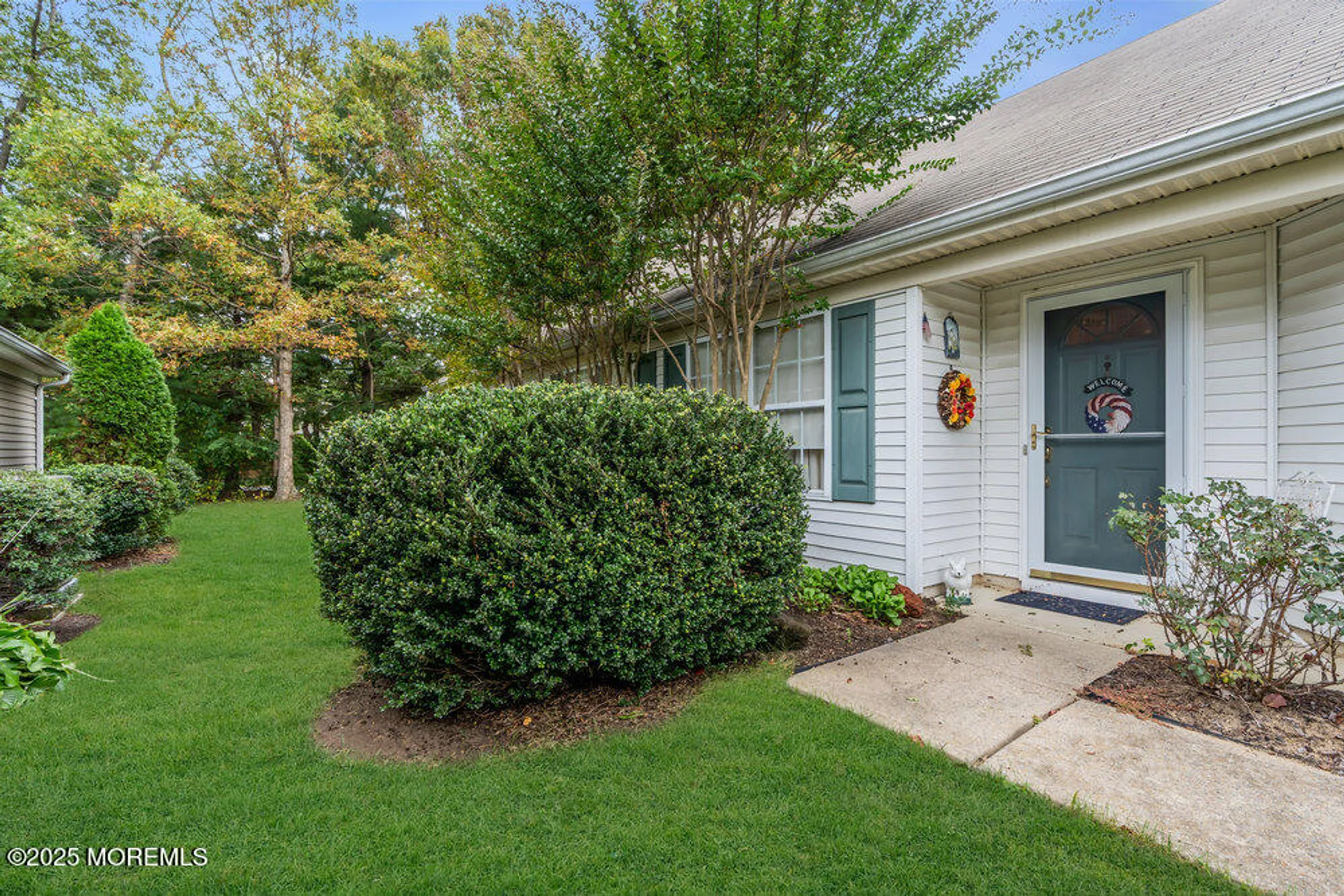 Property Slideshow image 3 of 27 | 8 schoolhouse ln, Lakewood, NJ, 08701