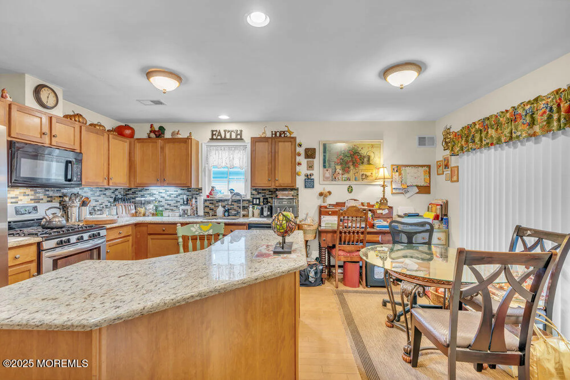 Property Slideshow image 5 of 27 | 8 schoolhouse ln, Lakewood, NJ, 08701