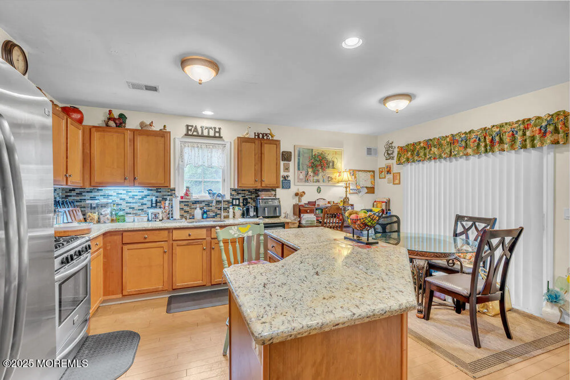 Property Slideshow image 6 of 27 | 8 schoolhouse ln, Lakewood, NJ, 08701