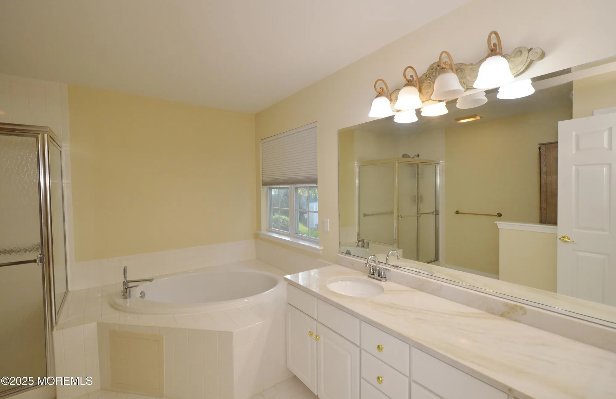 Property Slideshow image 32 of 58 | 2506 woodbine ln, Toms River, NJ, 08755