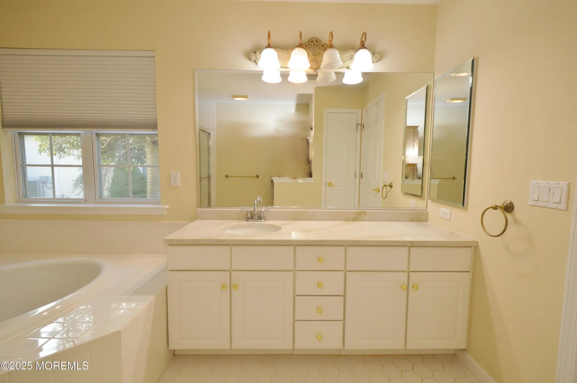 Property Slideshow image 33 of 58 | 2506 woodbine ln, Toms River, NJ, 08755