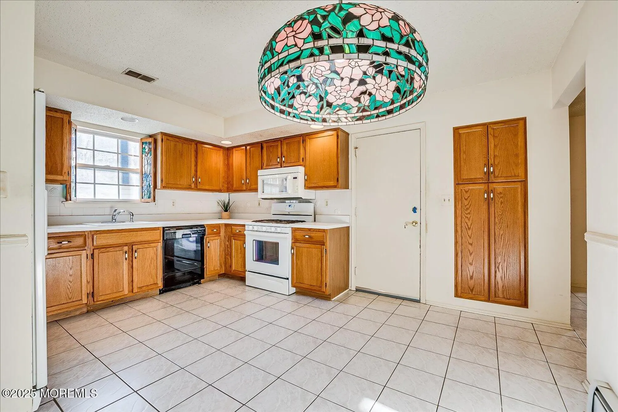 Property Slideshow image 18 of 47 | 36 sleepy hollow dr, Brick, NJ, 08724