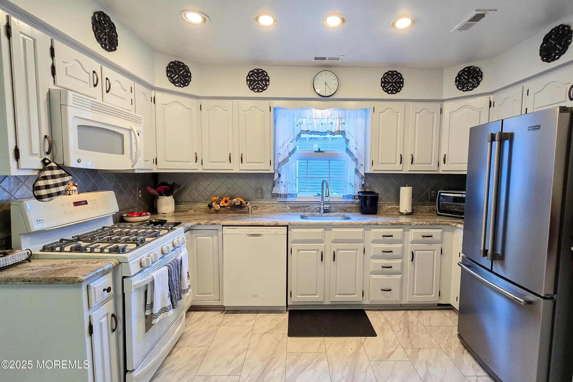 Property Slideshow image 14 of 44 | 1392 gleniffer hill rd, Toms River, NJ, 08755