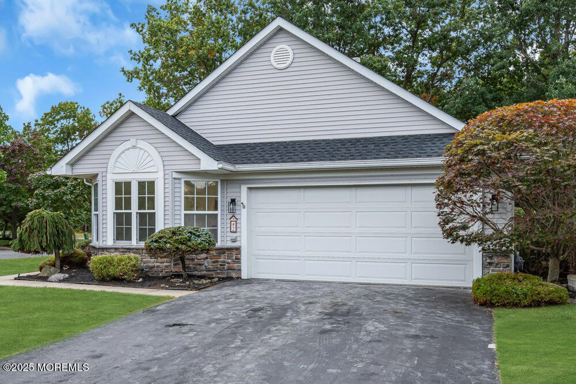 Property Slideshow image 4 of 40 | 2 schoolhouse ln, Lakewood, NJ, 08701