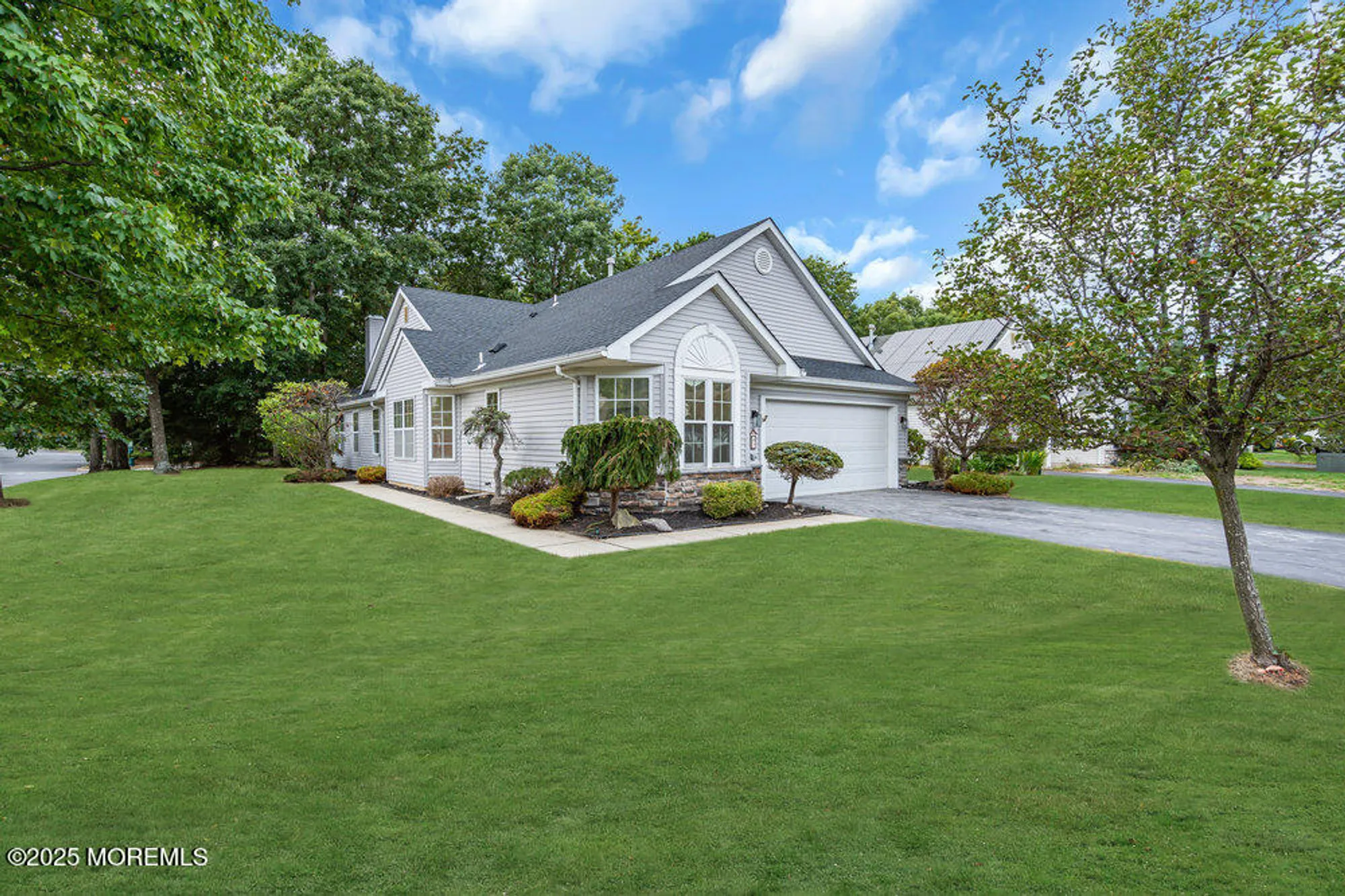 Property Slideshow image 5 of 40 | 2 schoolhouse ln, Lakewood, NJ, 08701