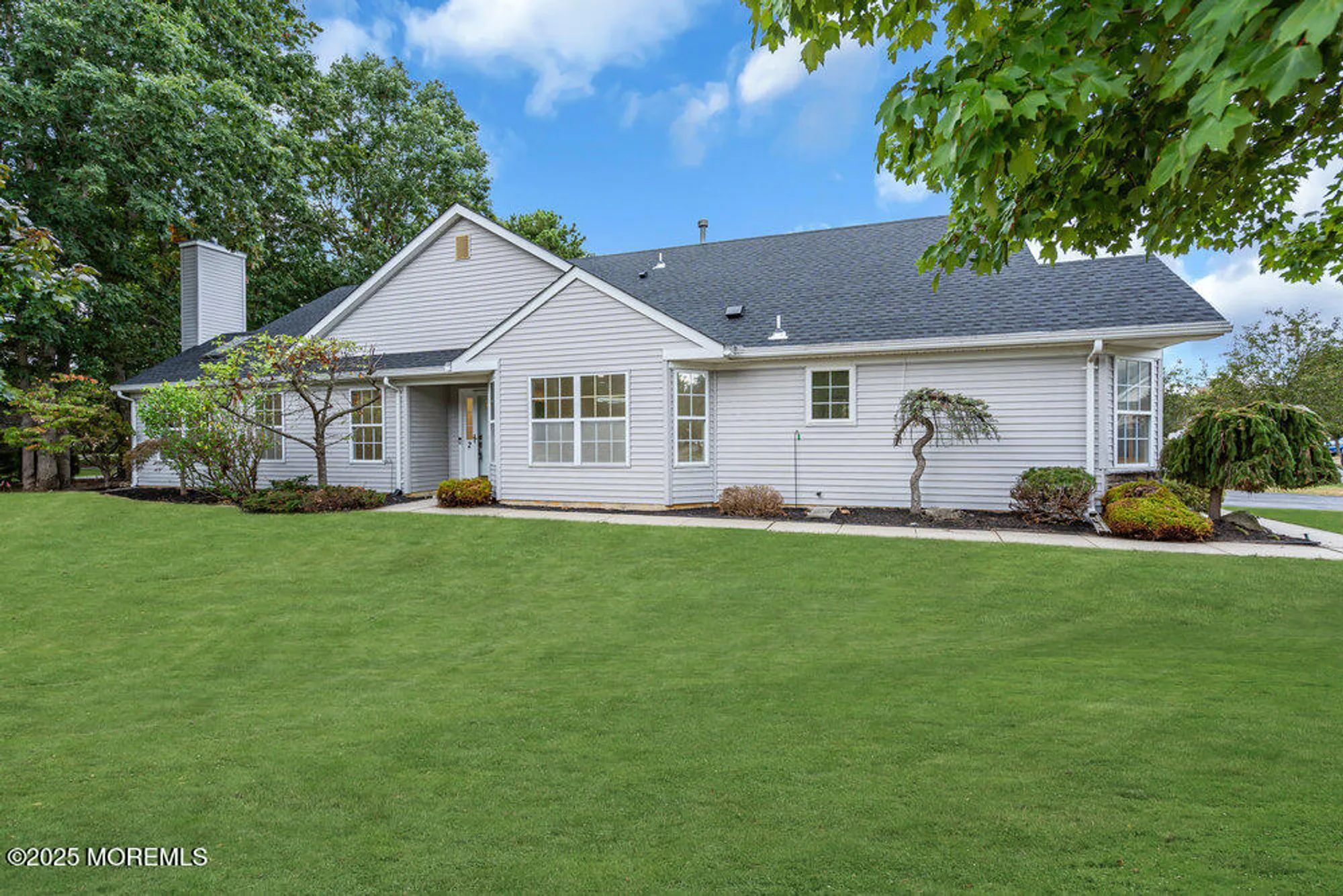 Property Slideshow image 6 of 40 | 2 schoolhouse ln, Lakewood, NJ, 08701