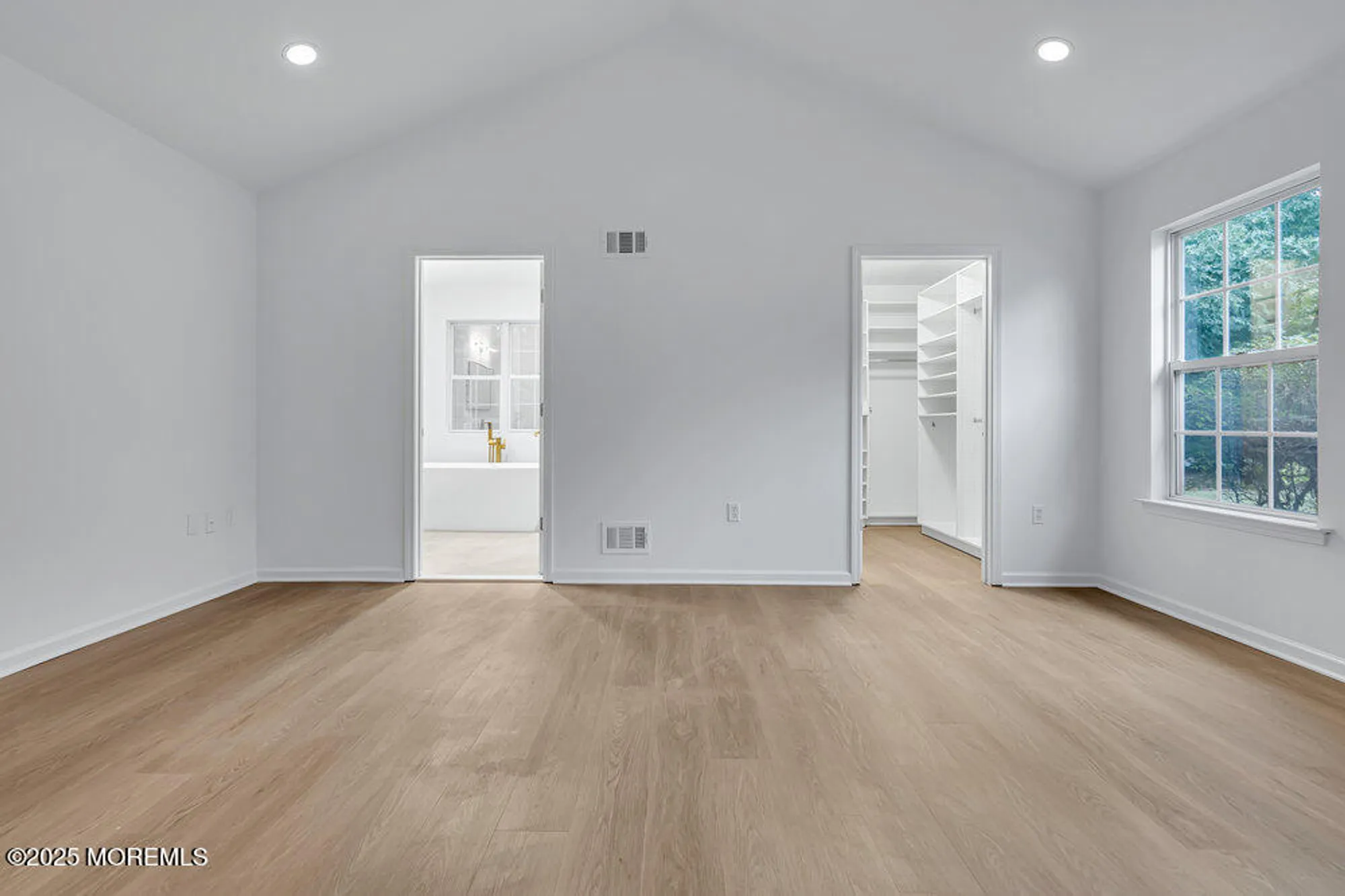 Property Slideshow image 31 of 40 | 2 schoolhouse ln, Lakewood, NJ, 08701