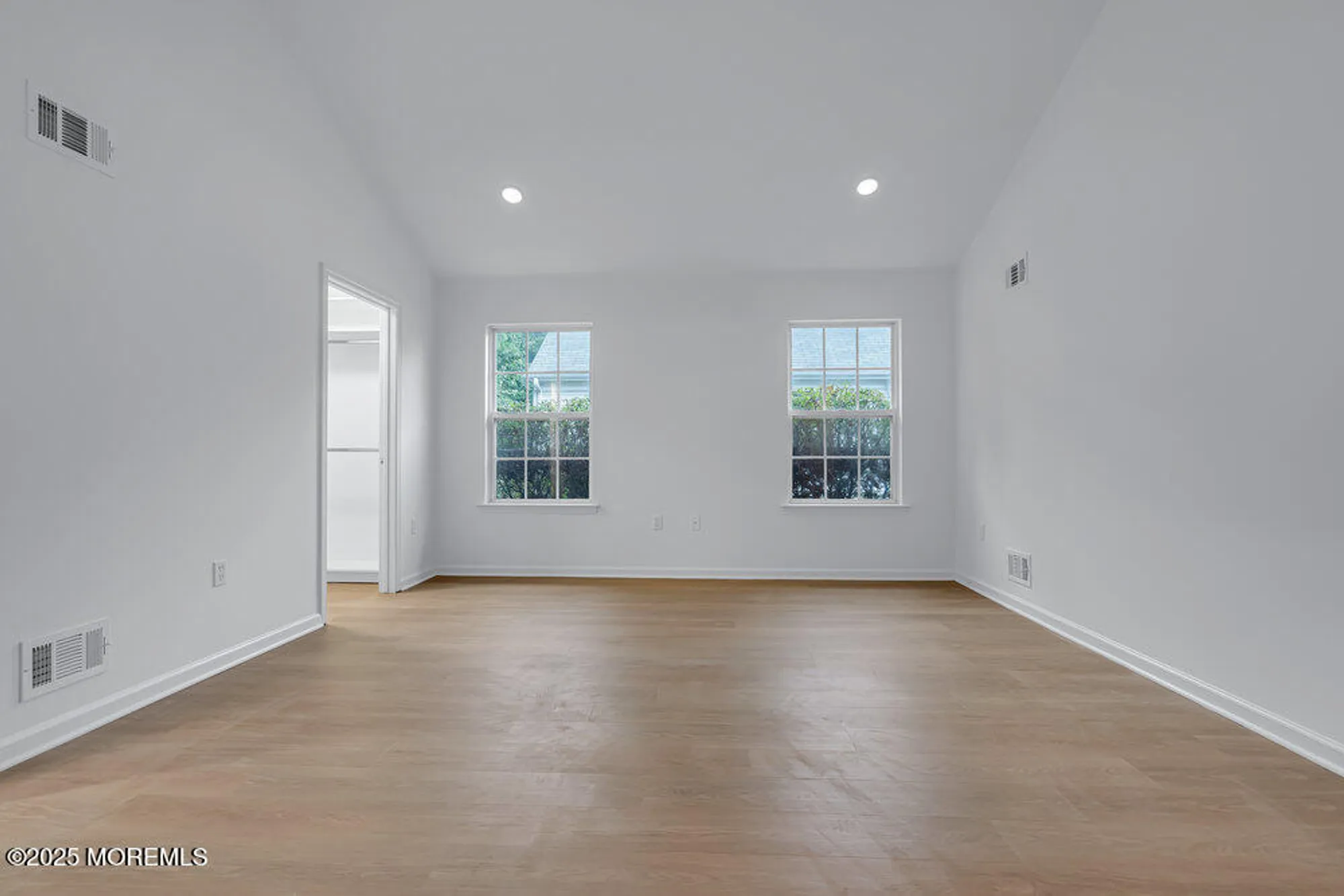 Property Slideshow image 32 of 40 | 2 schoolhouse ln, Lakewood, NJ, 08701