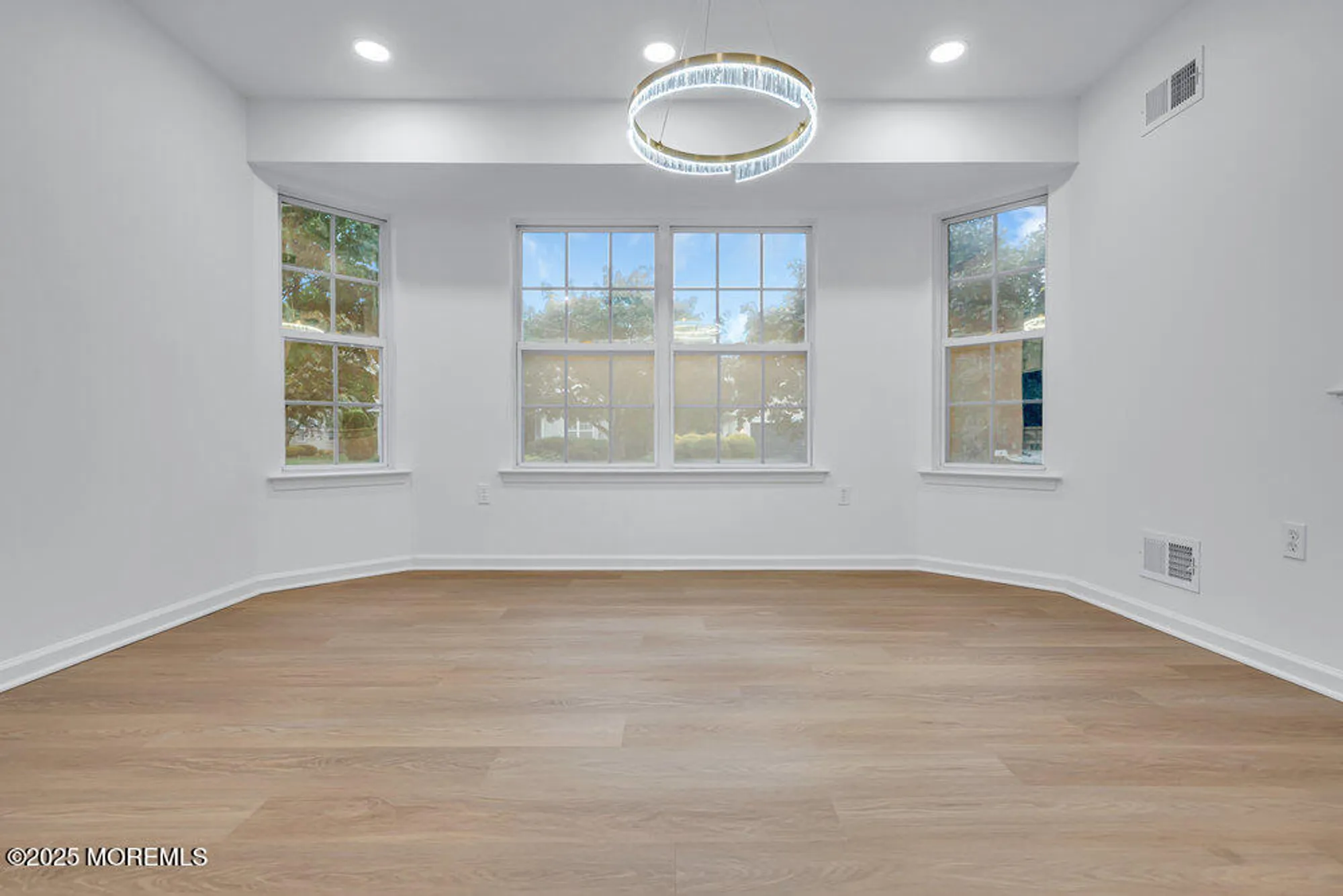 Property Slideshow image 11 of 40 | 2 schoolhouse ln, Lakewood, NJ, 08701