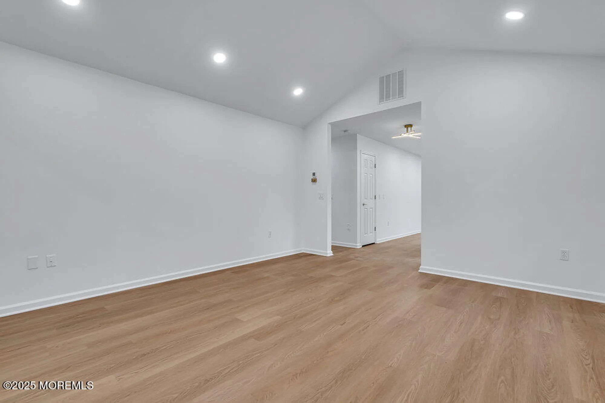 Property Slideshow image 19 of 40 | 2 schoolhouse ln, Lakewood, NJ, 08701