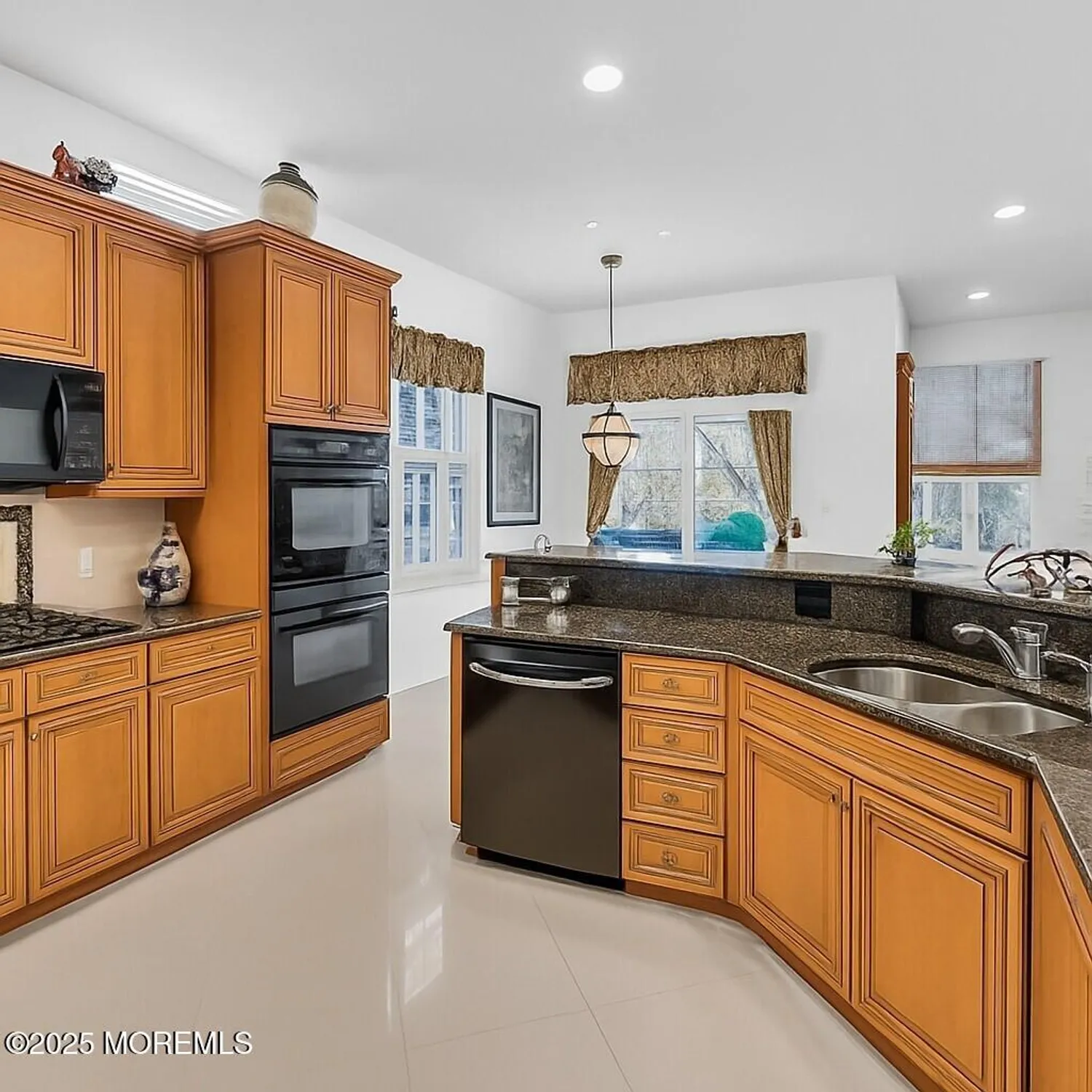 Property Slideshow image 16 of 47 | 6 northshire ct, Freehold, NJ, 07728