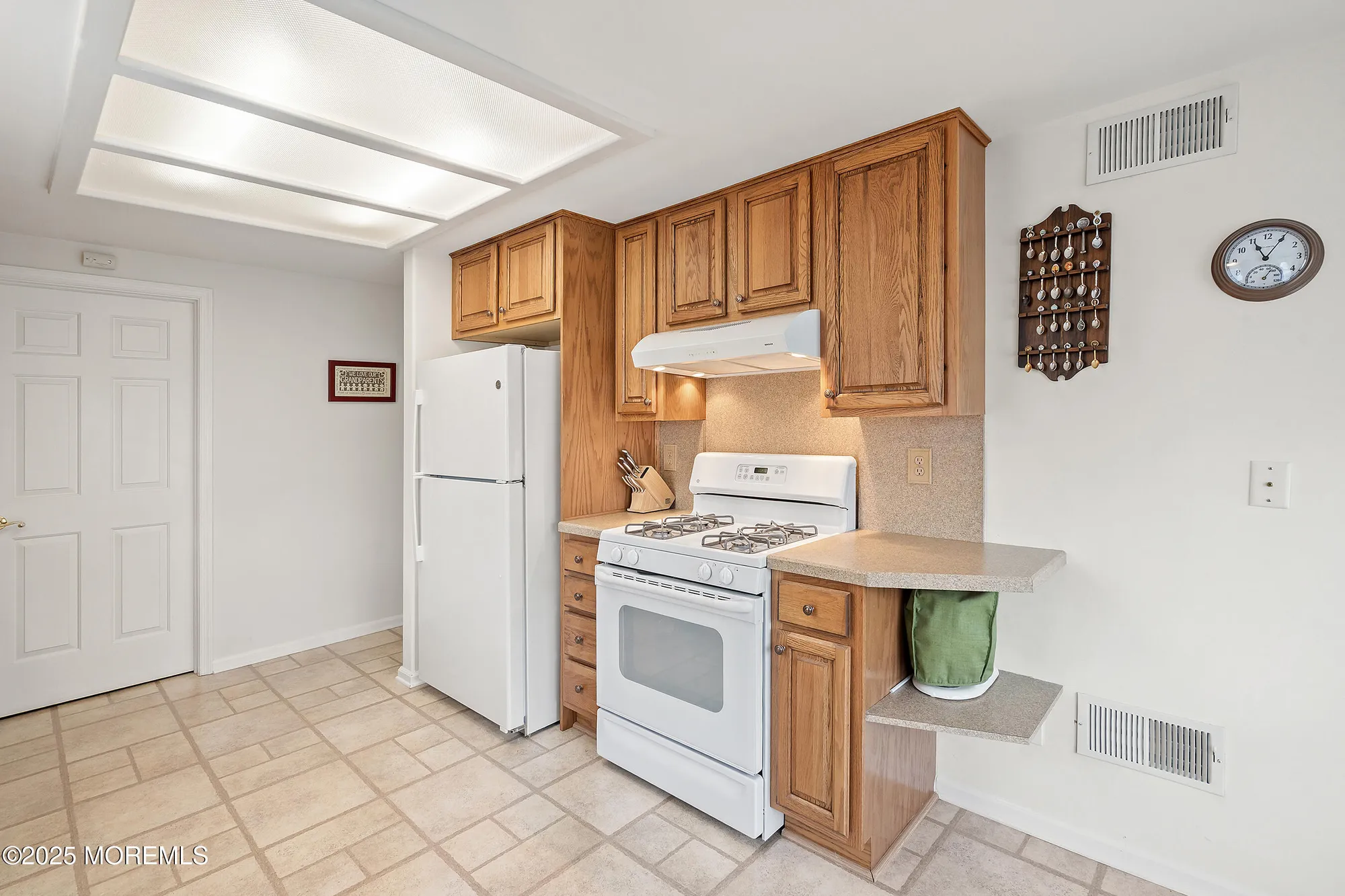 Property Slideshow image 11 of 40 | 1136b thornbury ln, Manchester, NJ, 08759