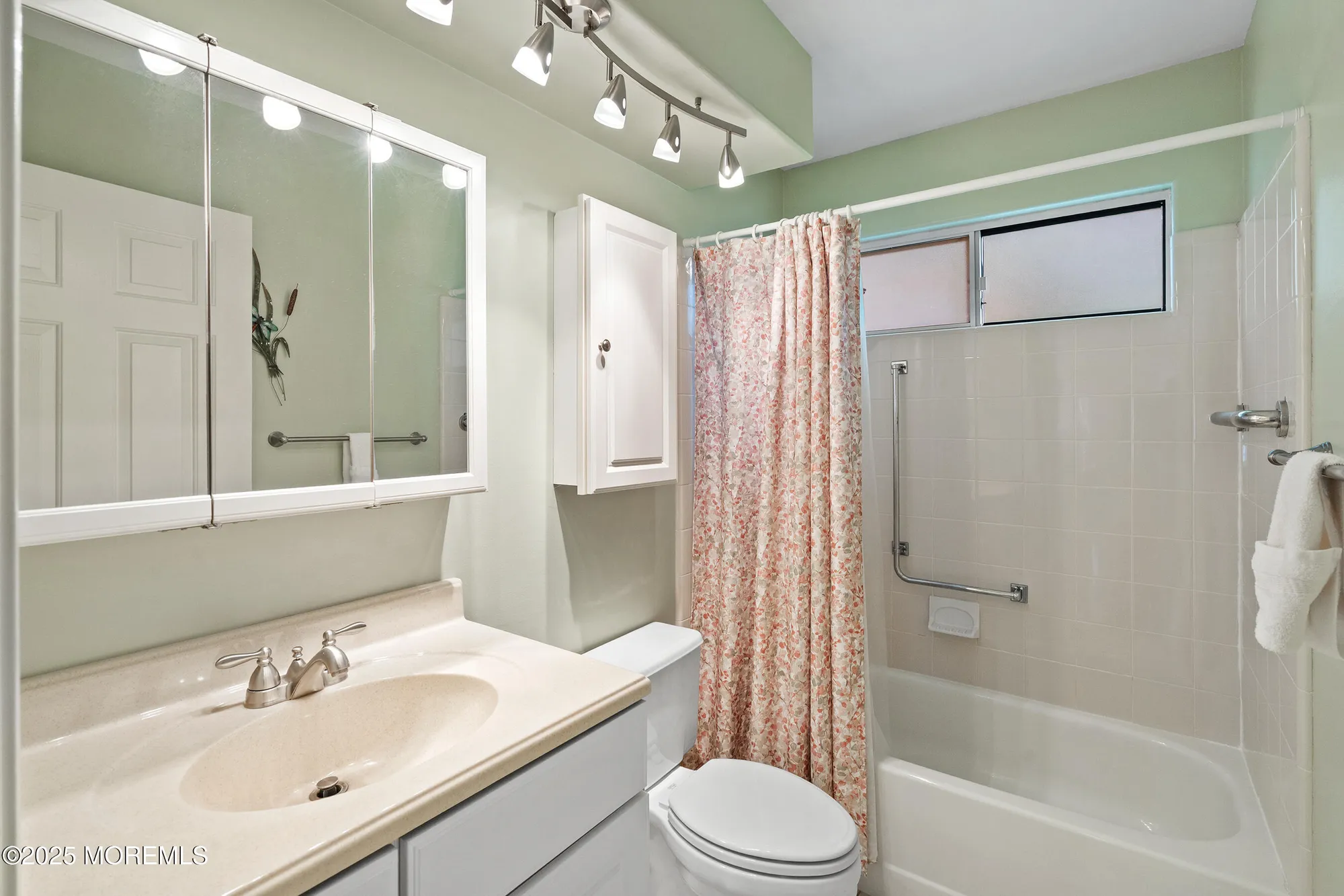 Property Slideshow image 16 of 40 | 1136b thornbury ln, Manchester, NJ, 08759