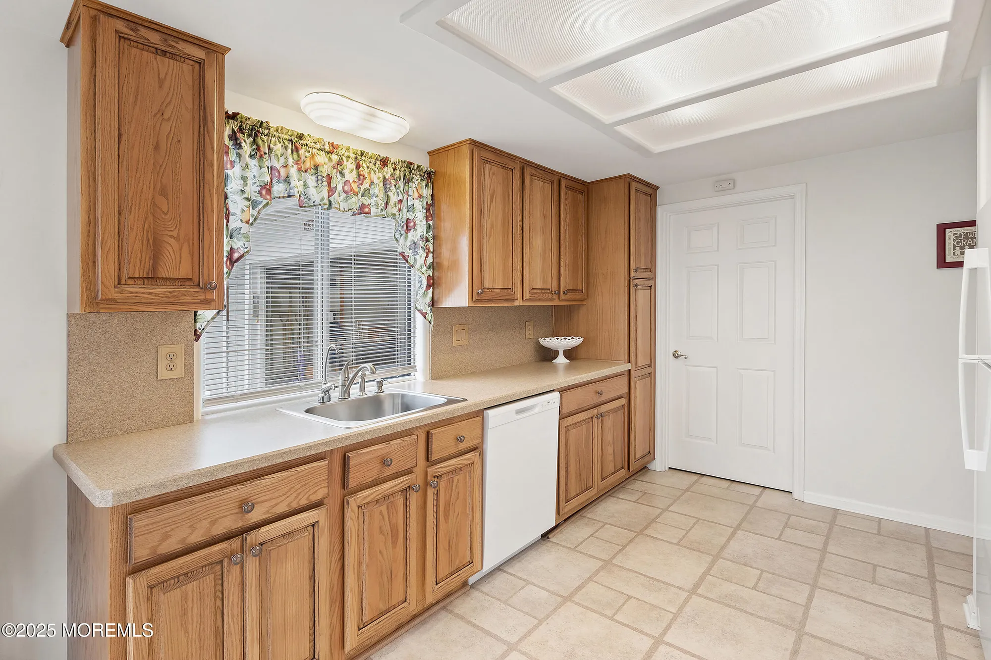 Property Slideshow image 12 of 40 | 1136b thornbury ln, Manchester, NJ, 08759