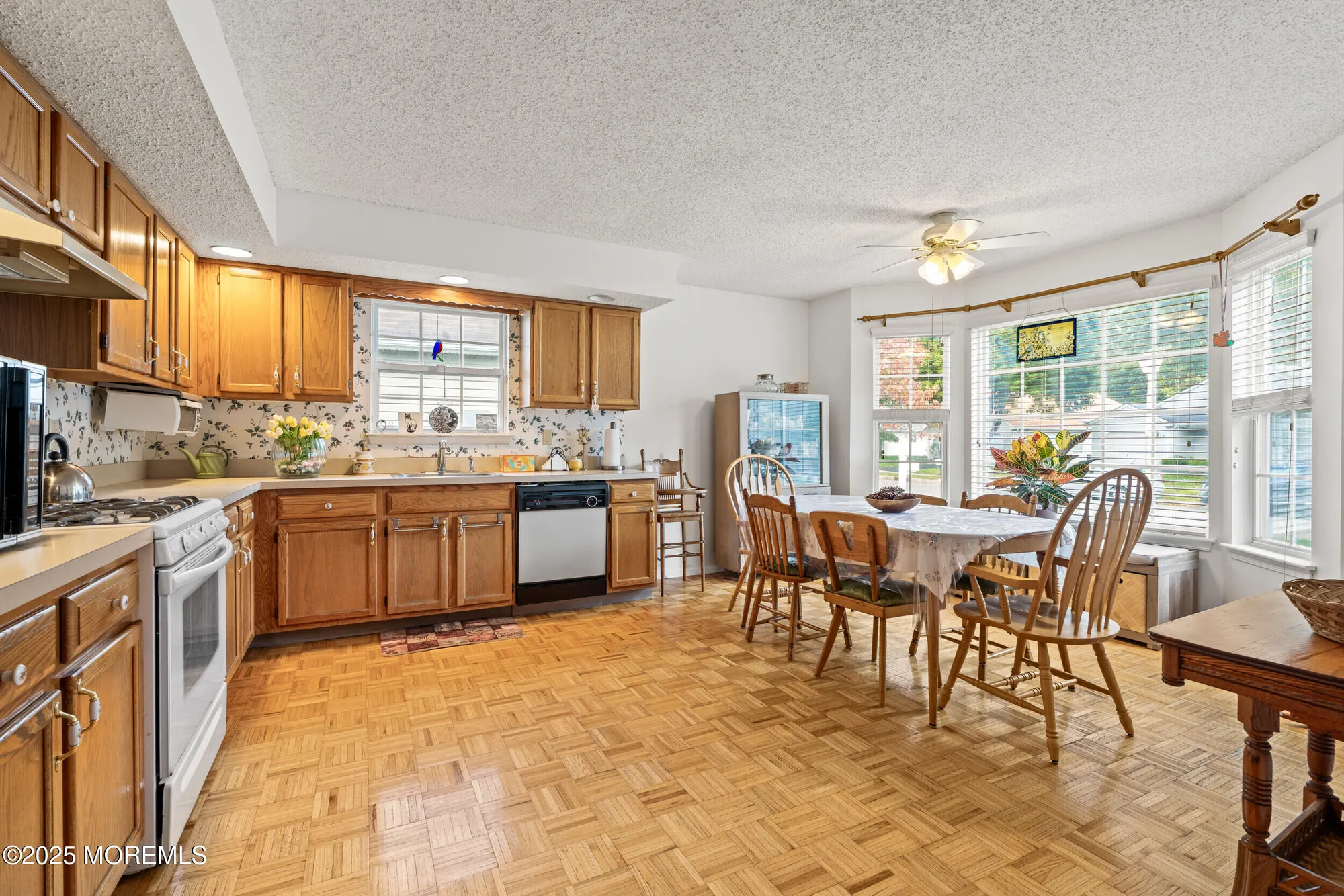 Property Slideshow image 6 of 21 | 65 sleepy hollow dr, Brick, NJ, 08724