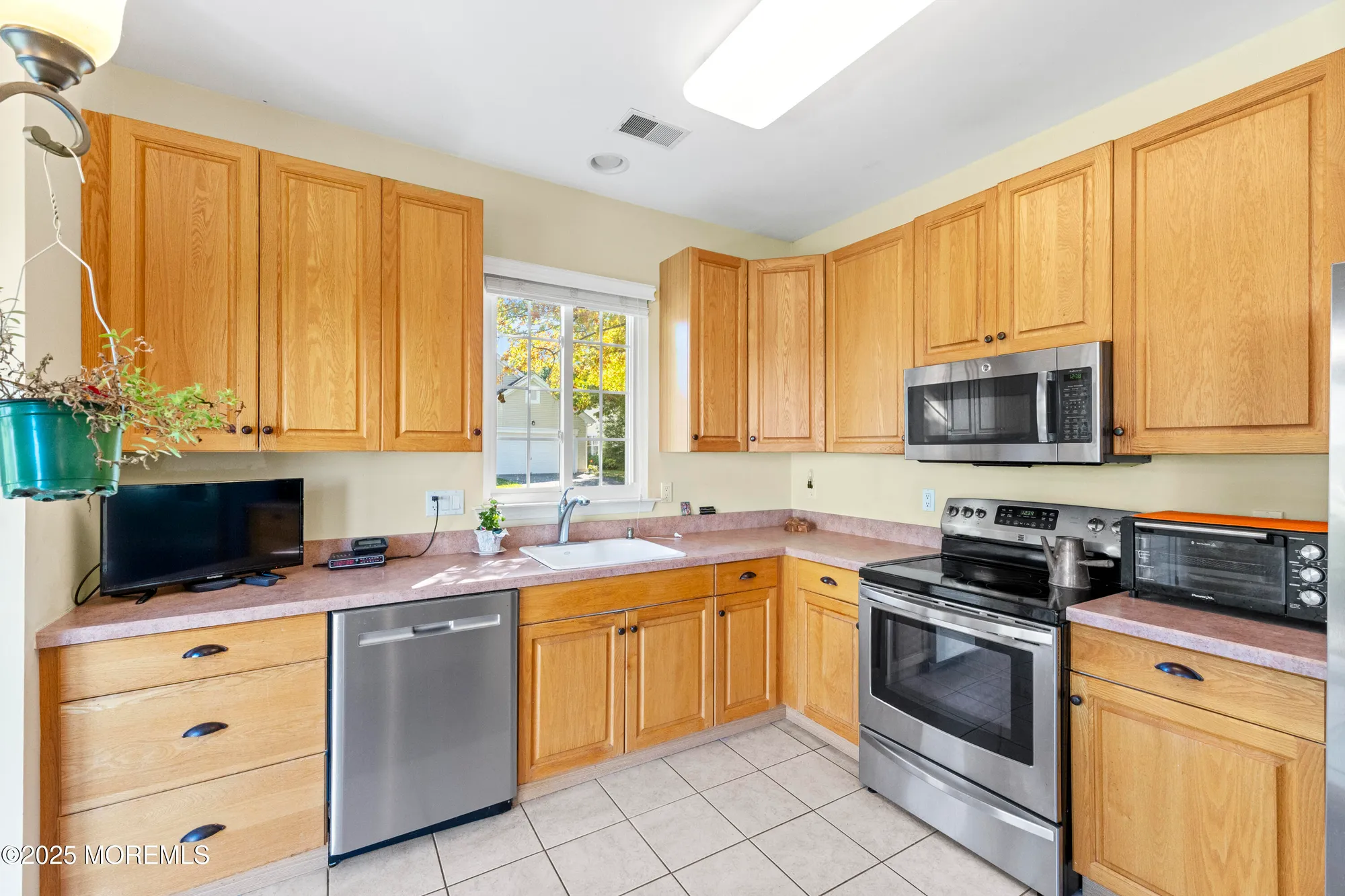 Property Slideshow image 9 of 46 | 2 stafford ln, Belvidere, NJ, 07823