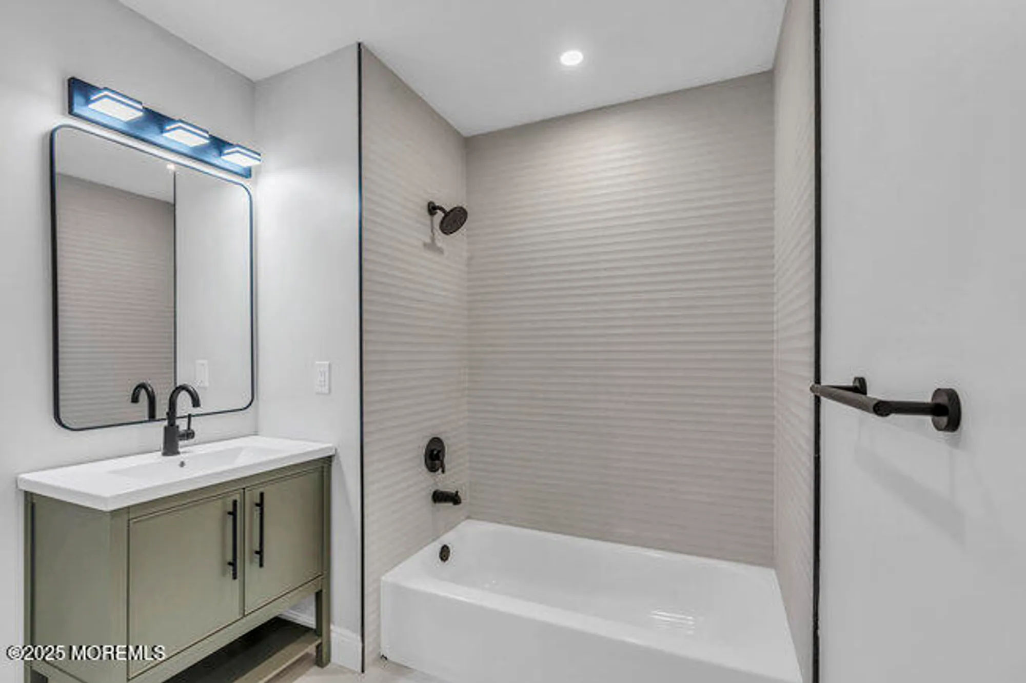 Property Slideshow image 16 of 19 | 11 sedgwick sq, Jackson, NJ, 08527