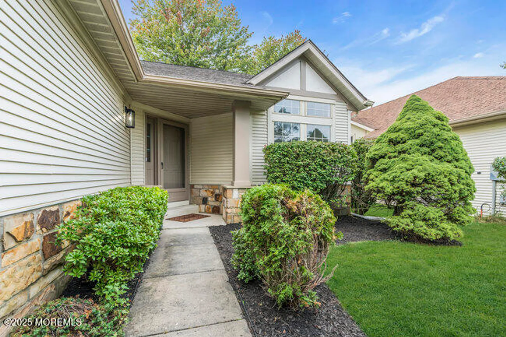 Property Slideshow image 3 of 19 | 11 sedgwick sq, Jackson, NJ, 08527