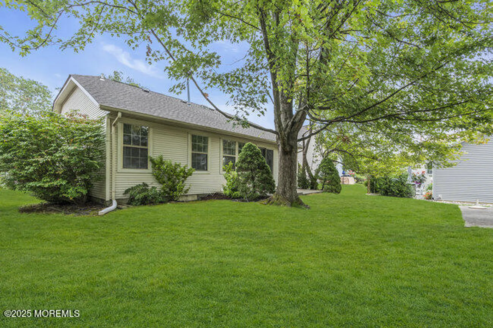 Property Slideshow image 18 of 19 | 11 sedgwick sq, Jackson, NJ, 08527