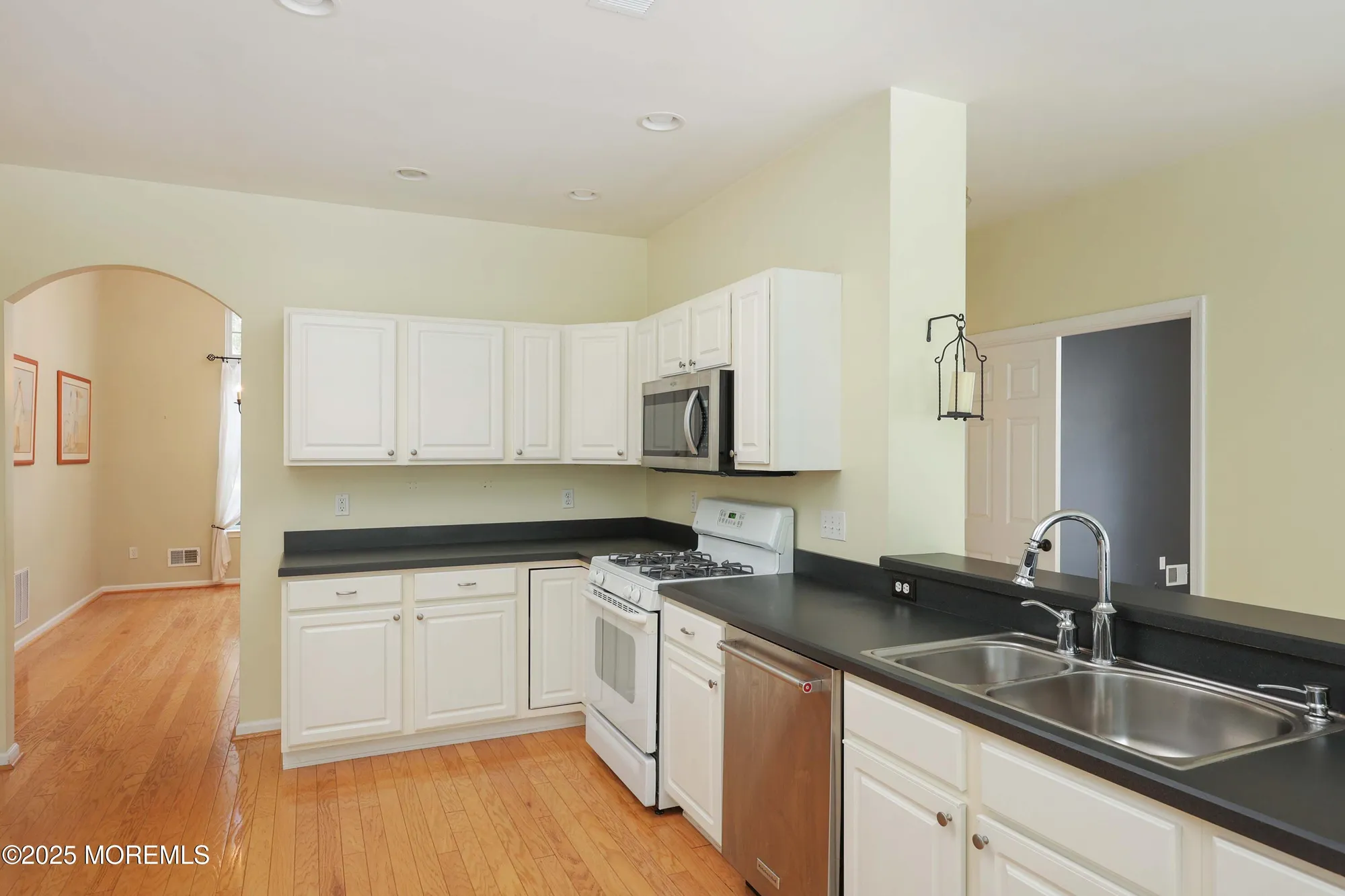 Property Slideshow image 19 of 47 | 28 passage ln, Barnegat, NJ, 08005