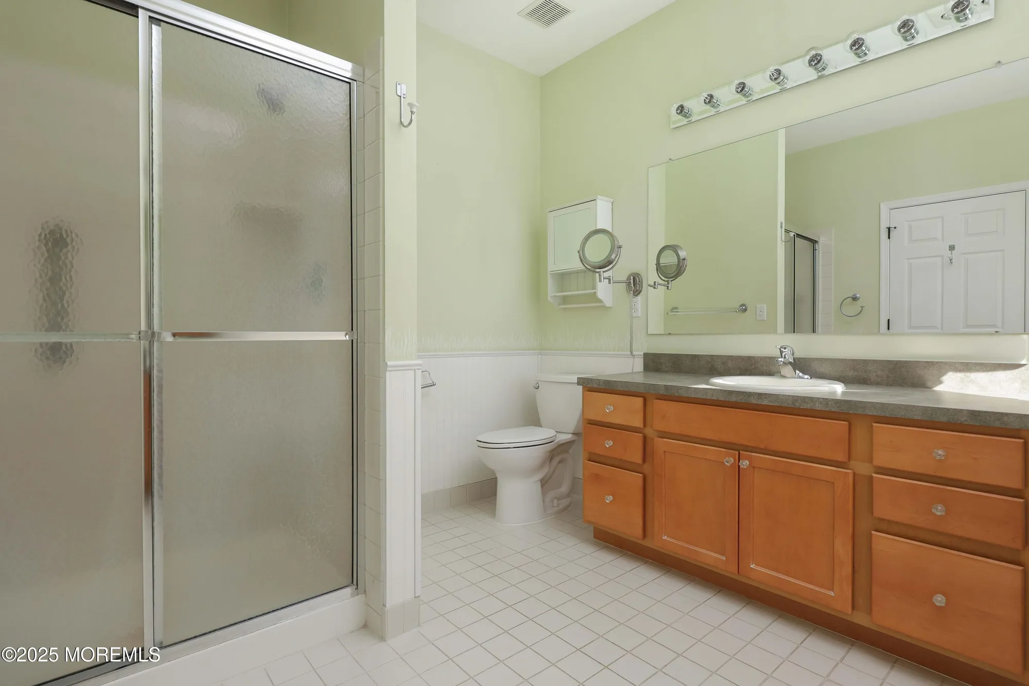 Property Slideshow image 28 of 47 | 28 passage ln, Barnegat, NJ, 08005
